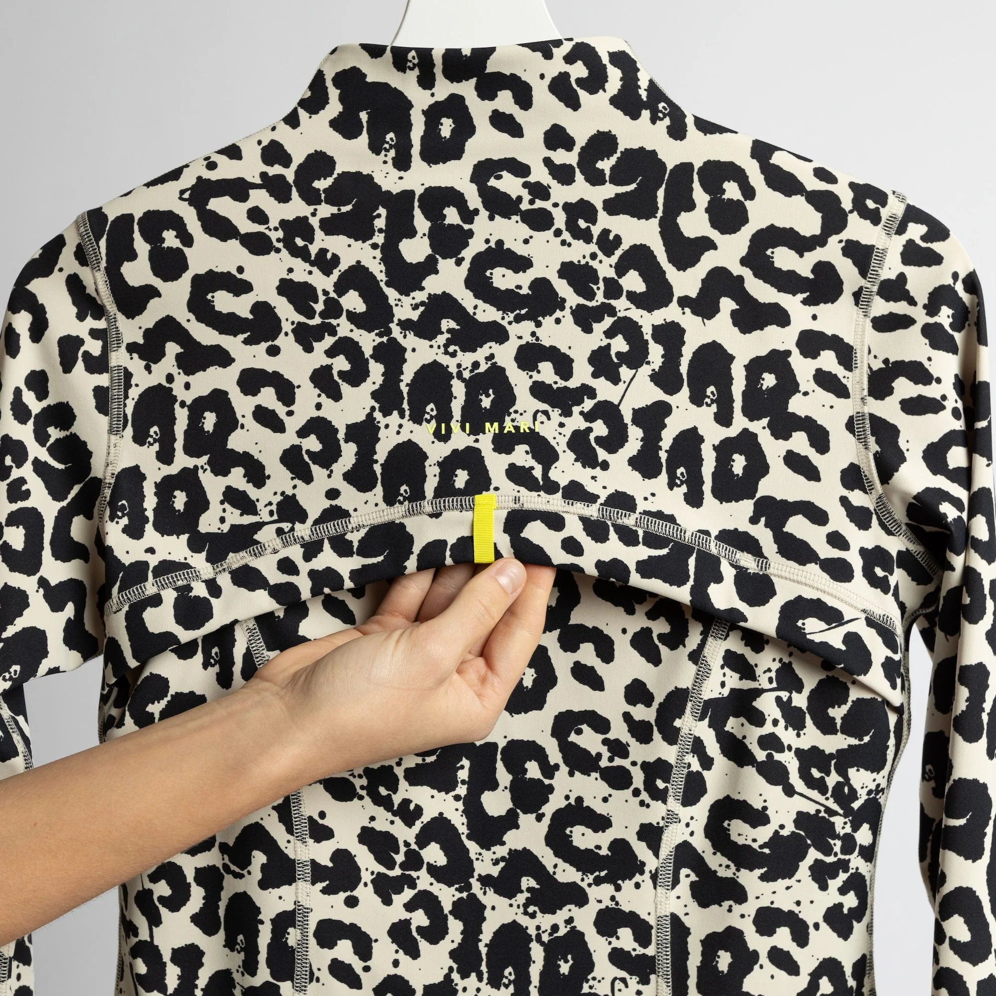 Activewear Jacket leo splashes black/sand - Image 7