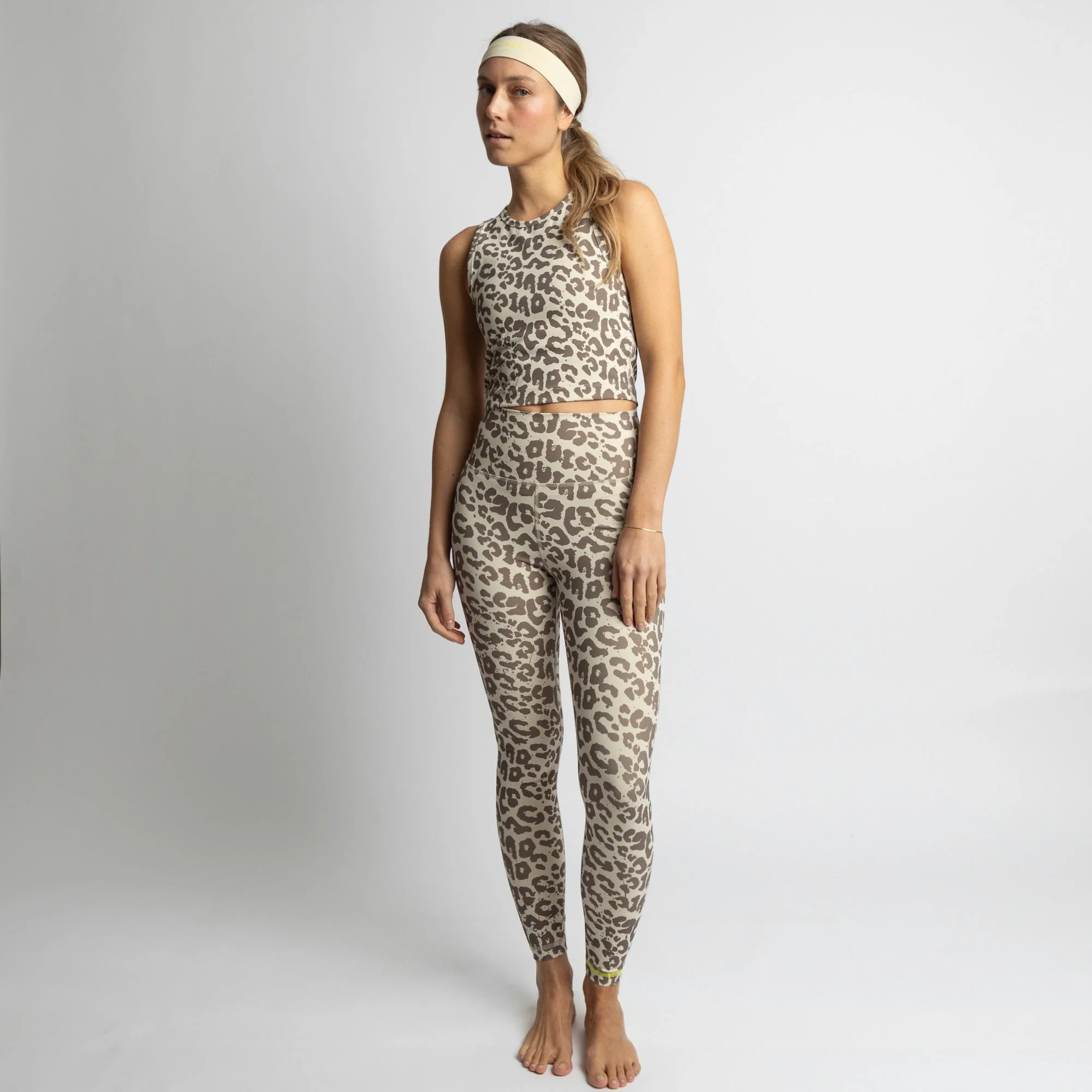 Activewear Top cropped leo splashes mushroom/sand - Image 3