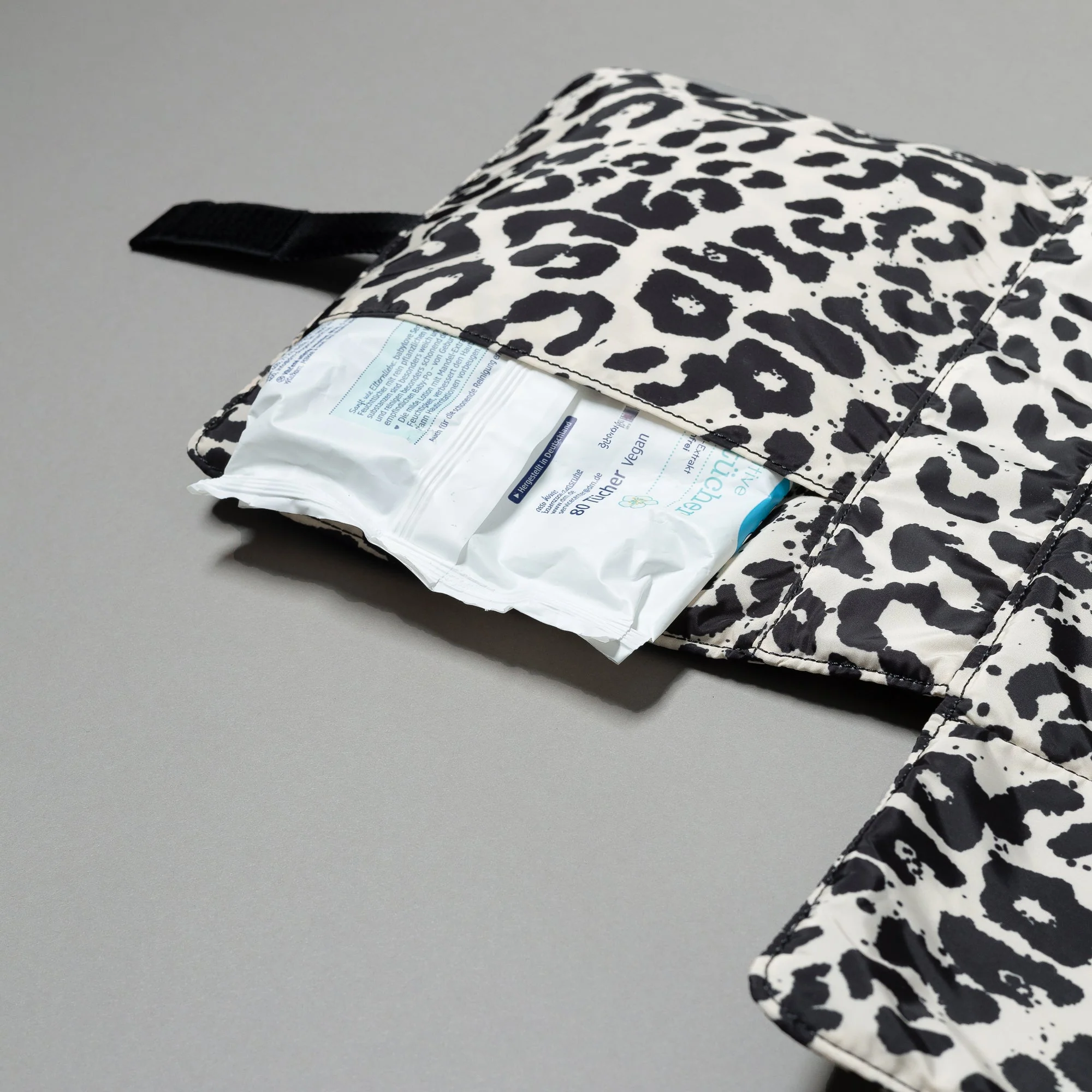 Baby Changing Mat - leo splashes black/sand - Image 7