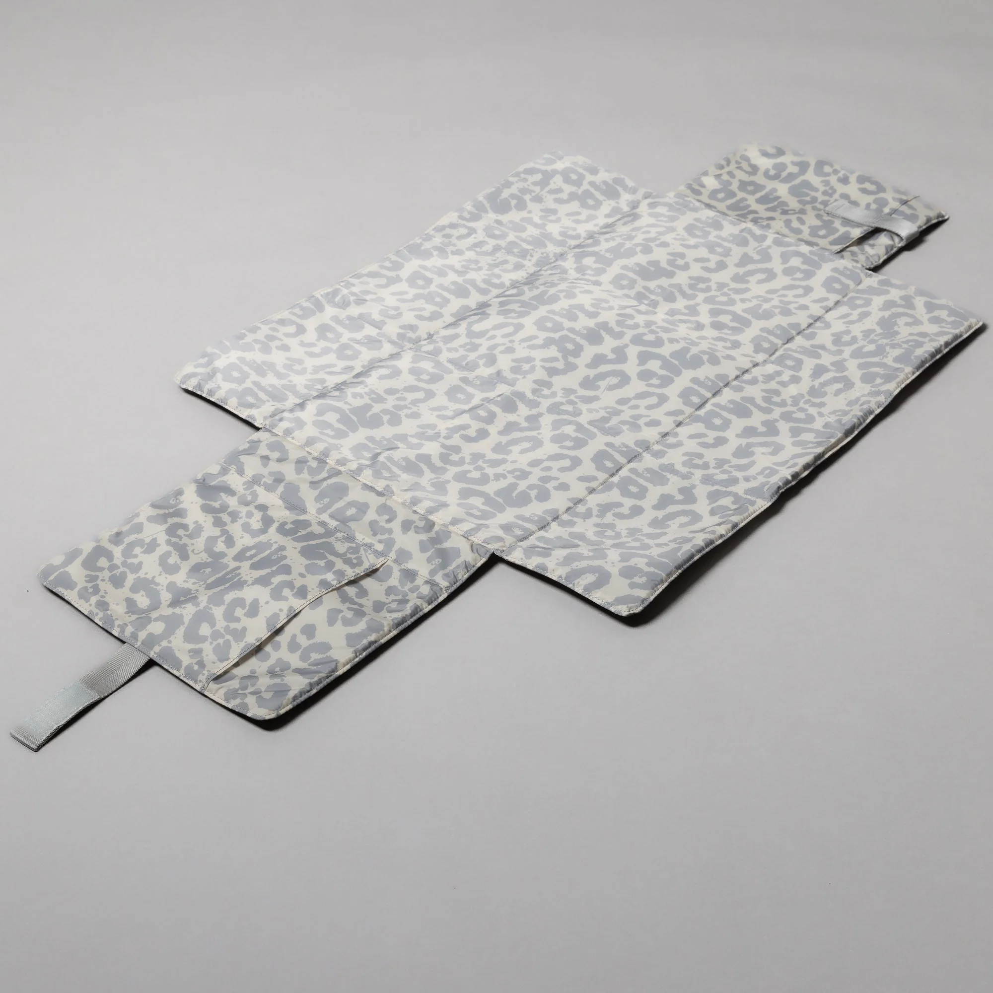 Baby Changing Mat - leo splashes grey/sand - Image 4
