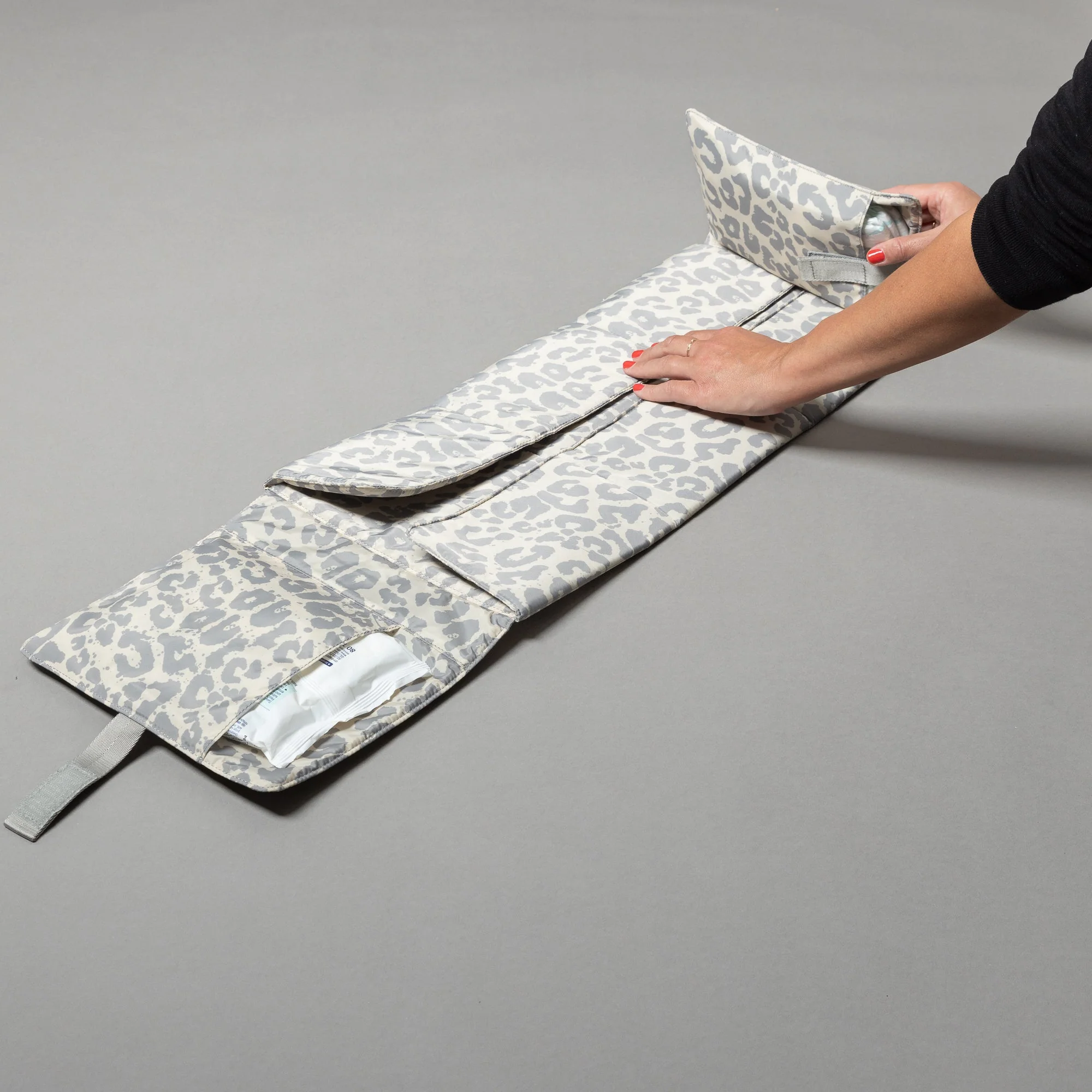 Baby Changing Mat - leo splashes grey/sand - Image 5
