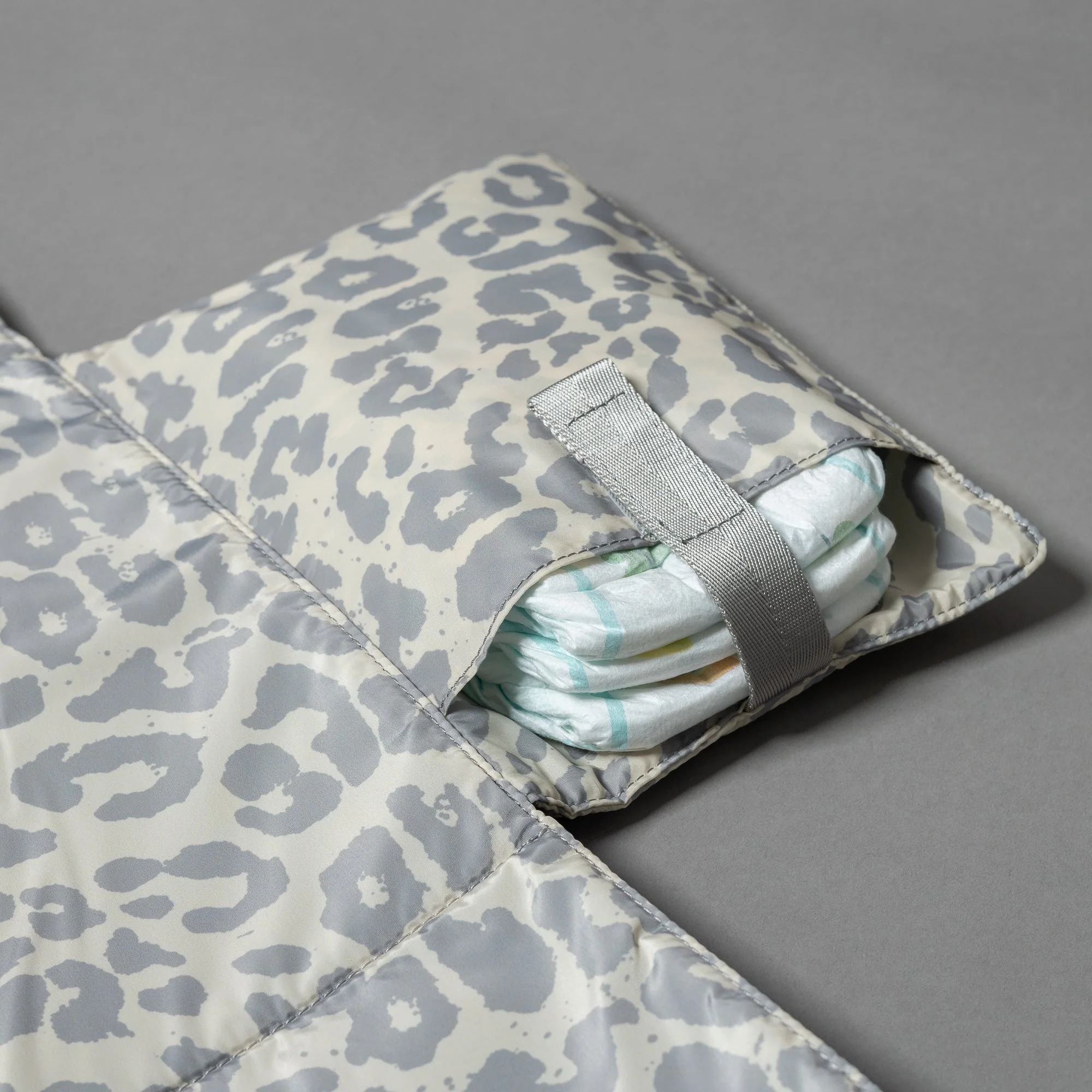 Baby Changing Mat - leo splashes grey/sand - Image 6