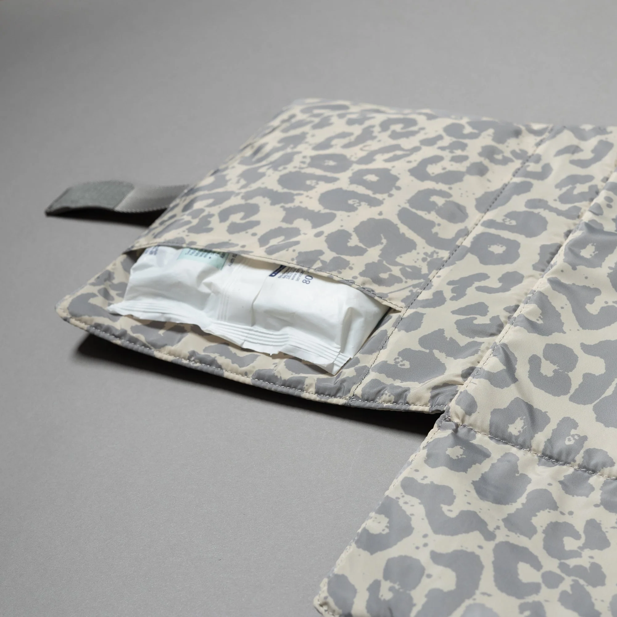 Baby Changing Mat - leo splashes grey/sand - Image 7