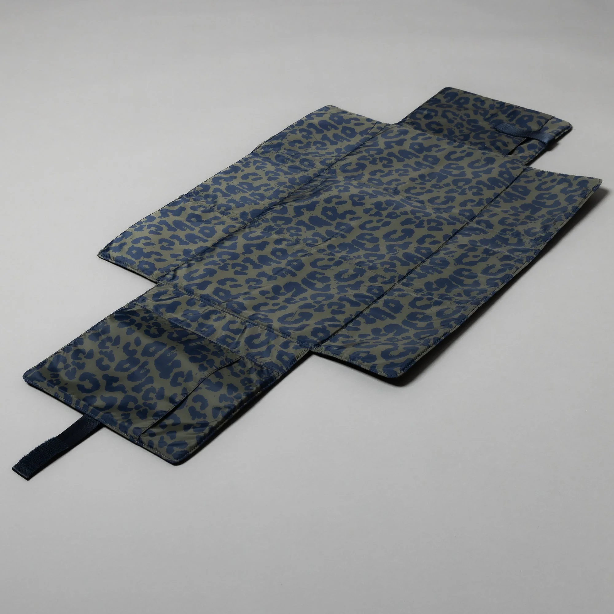 Baby Changing Mat - leo splashes navy/olive - Image 4