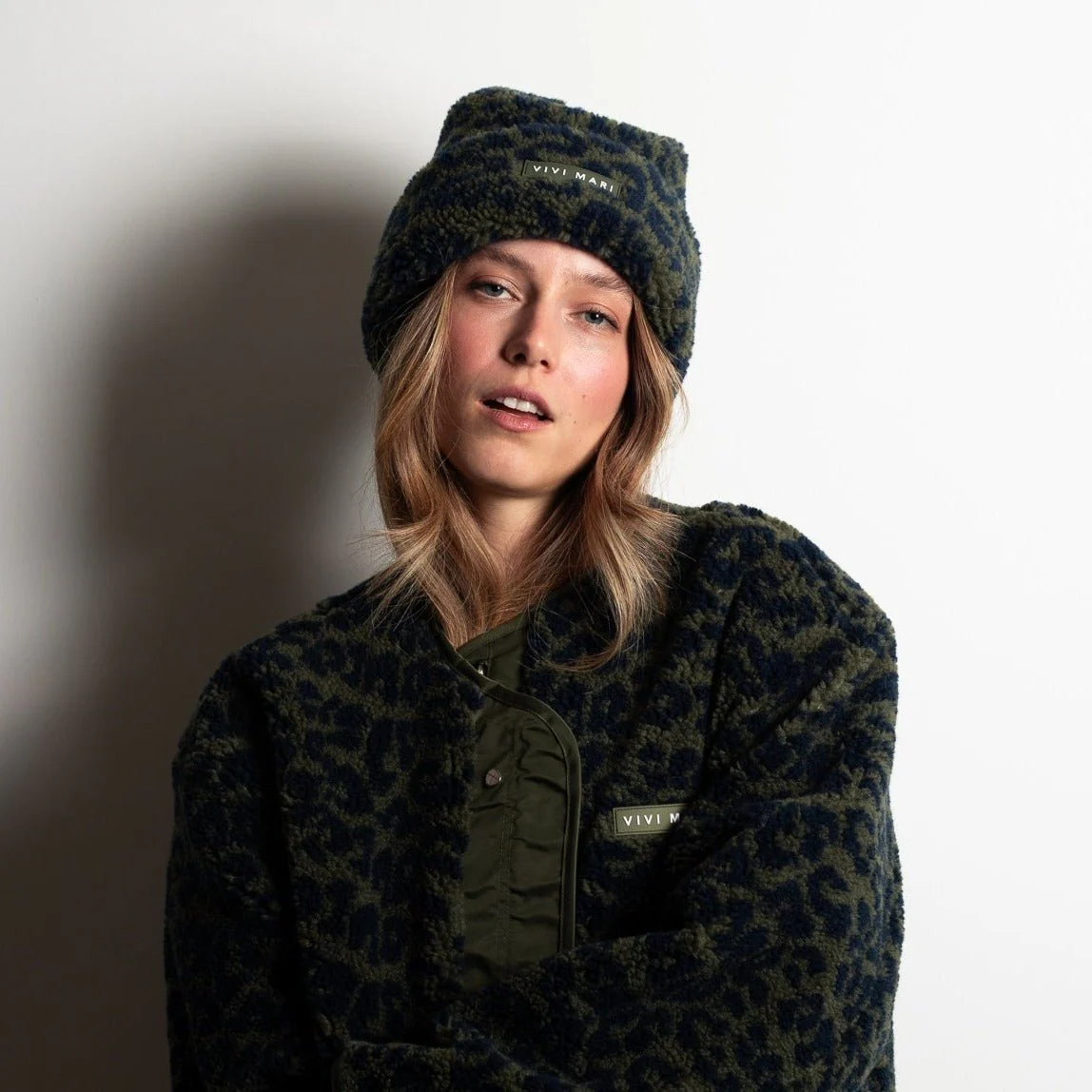 Beanie Teddy - leo splashes navy/olive - Image 4