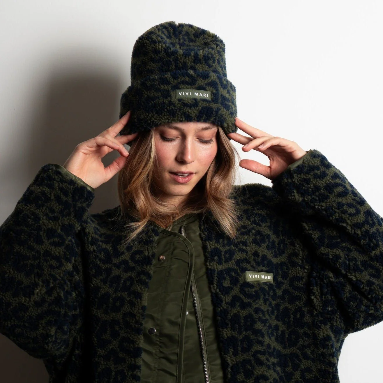 Beanie Teddy - leo splashes navy/olive - Image 7