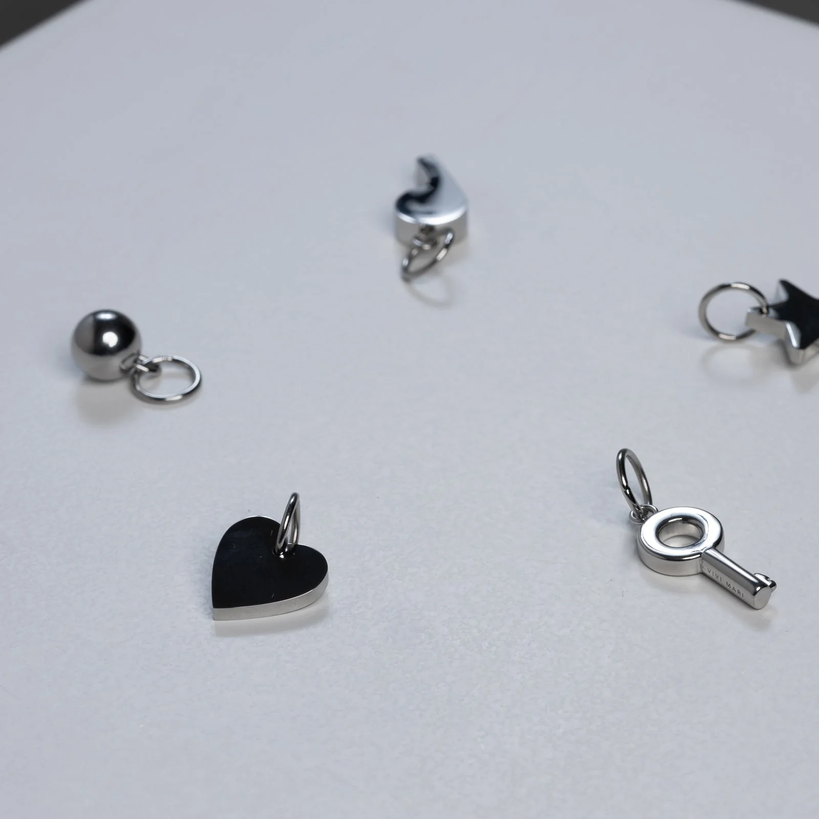 Bond Charm Heart - s - Image 11