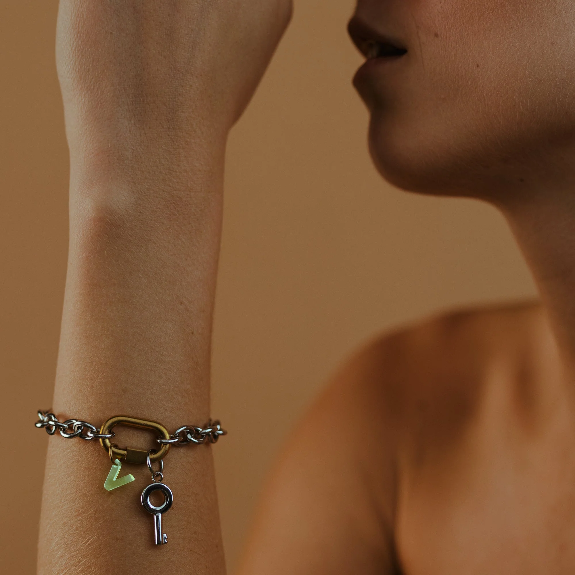 Bond Charm Key - s - Image 4