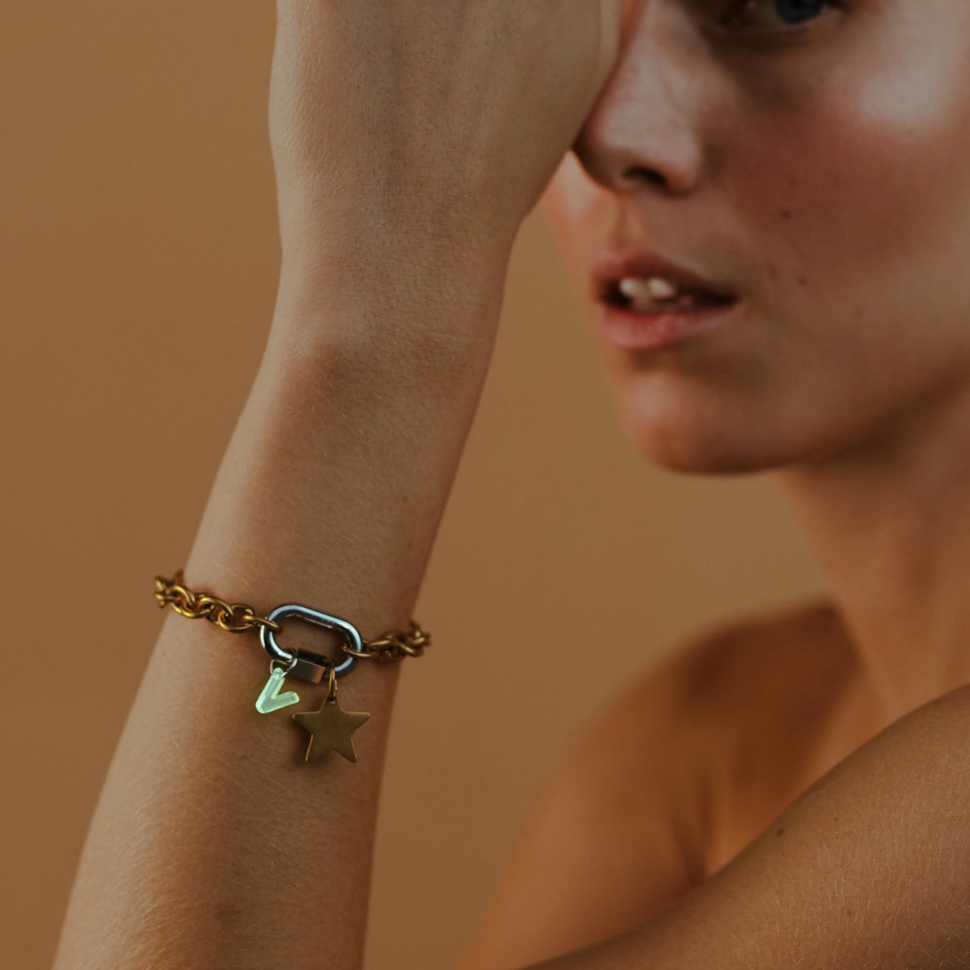 Bond Charm Star - g - Image 4