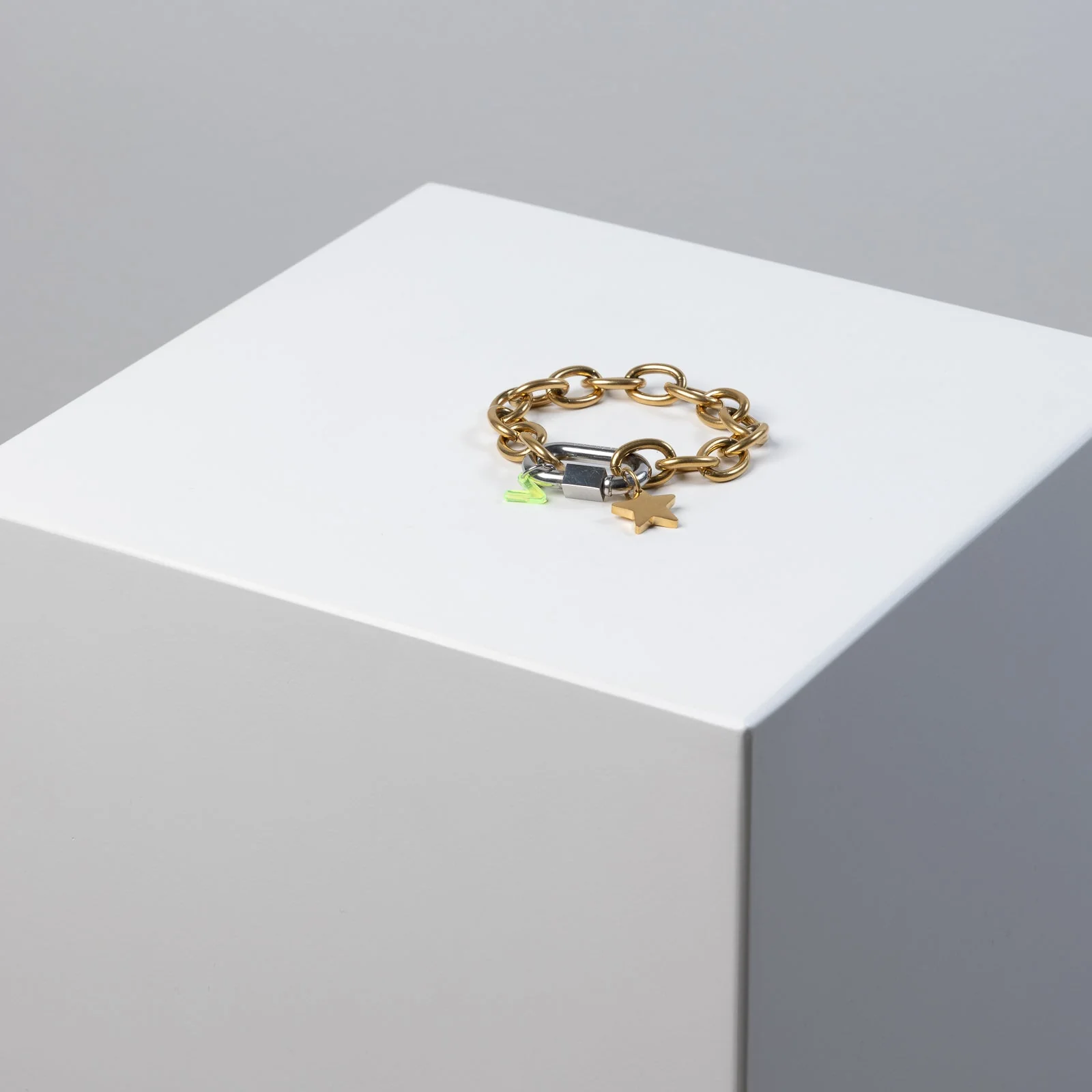 Bond Charm Star - g - Image 9