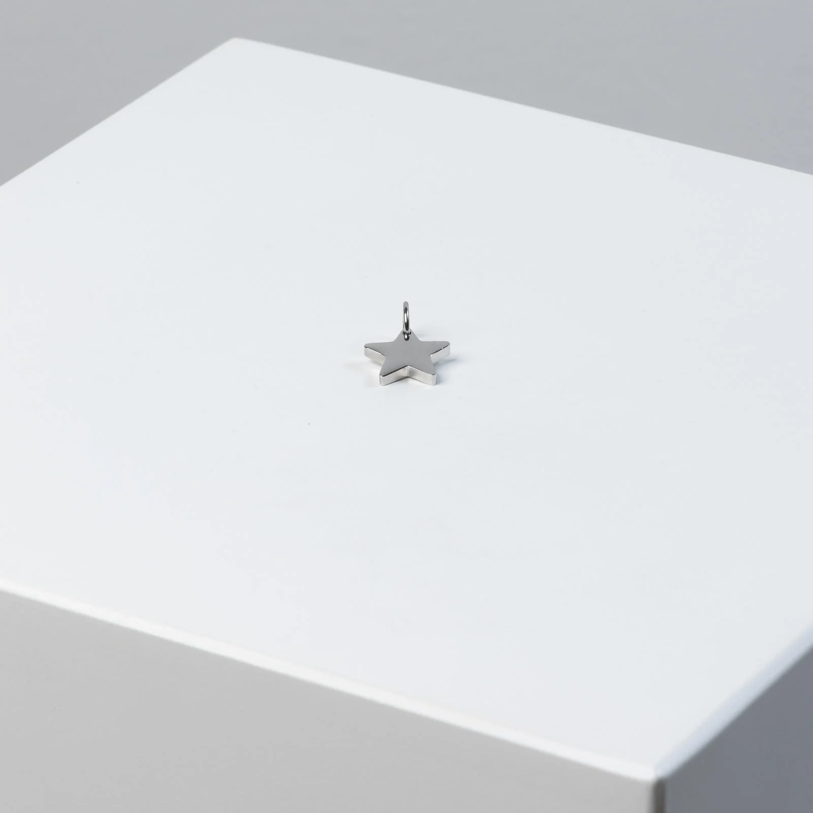 Bond Charm Star - s - Image 3