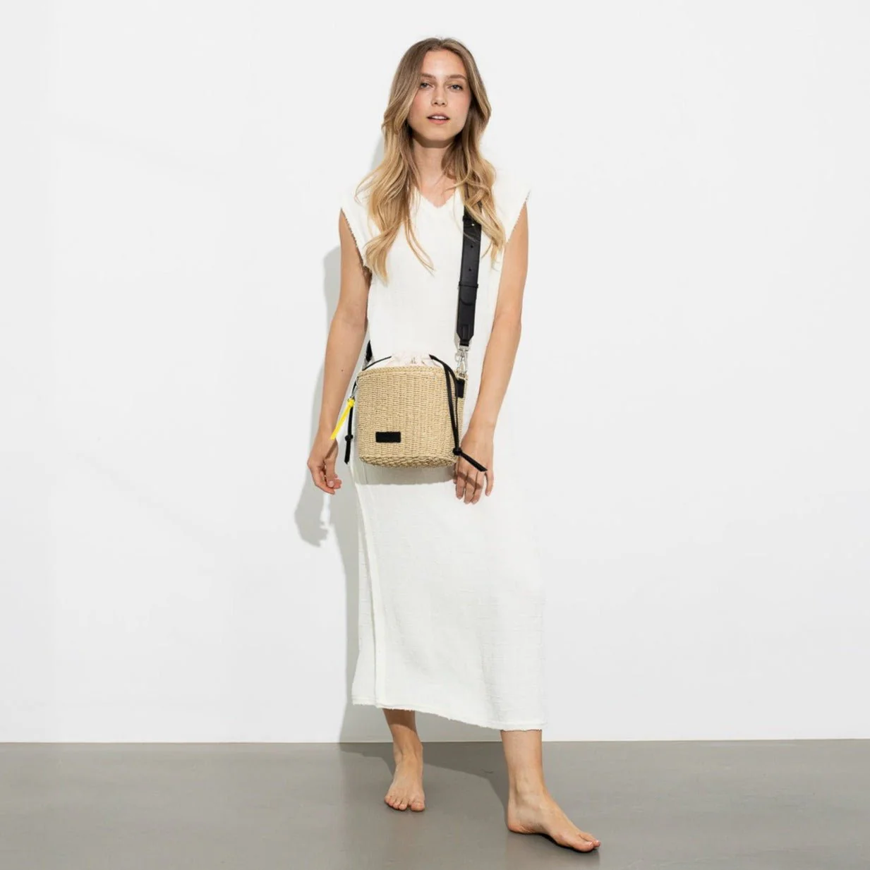 bucket bag straw + basic strap - black - Image 12