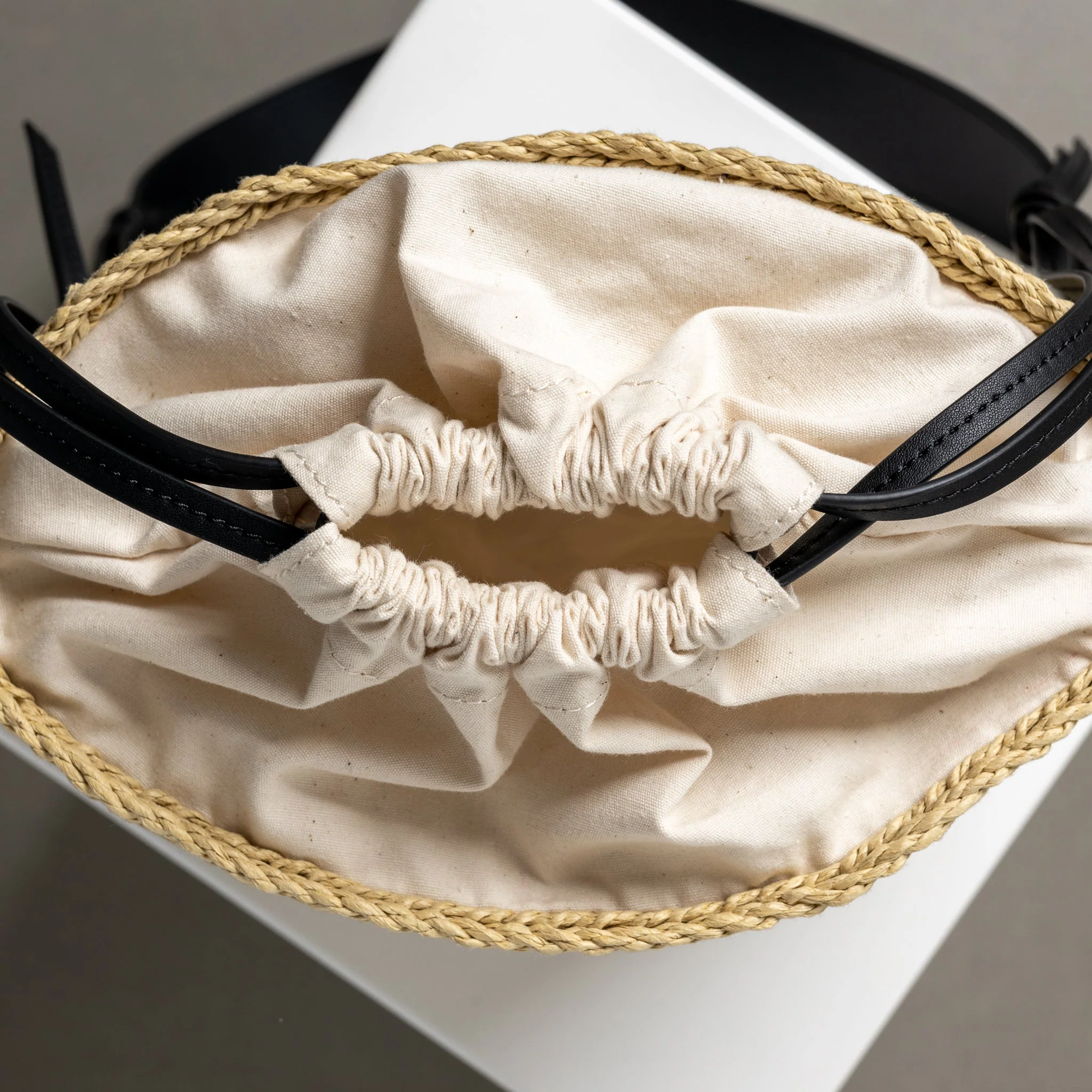 bucket bag straw + basic strap - black - Image 15