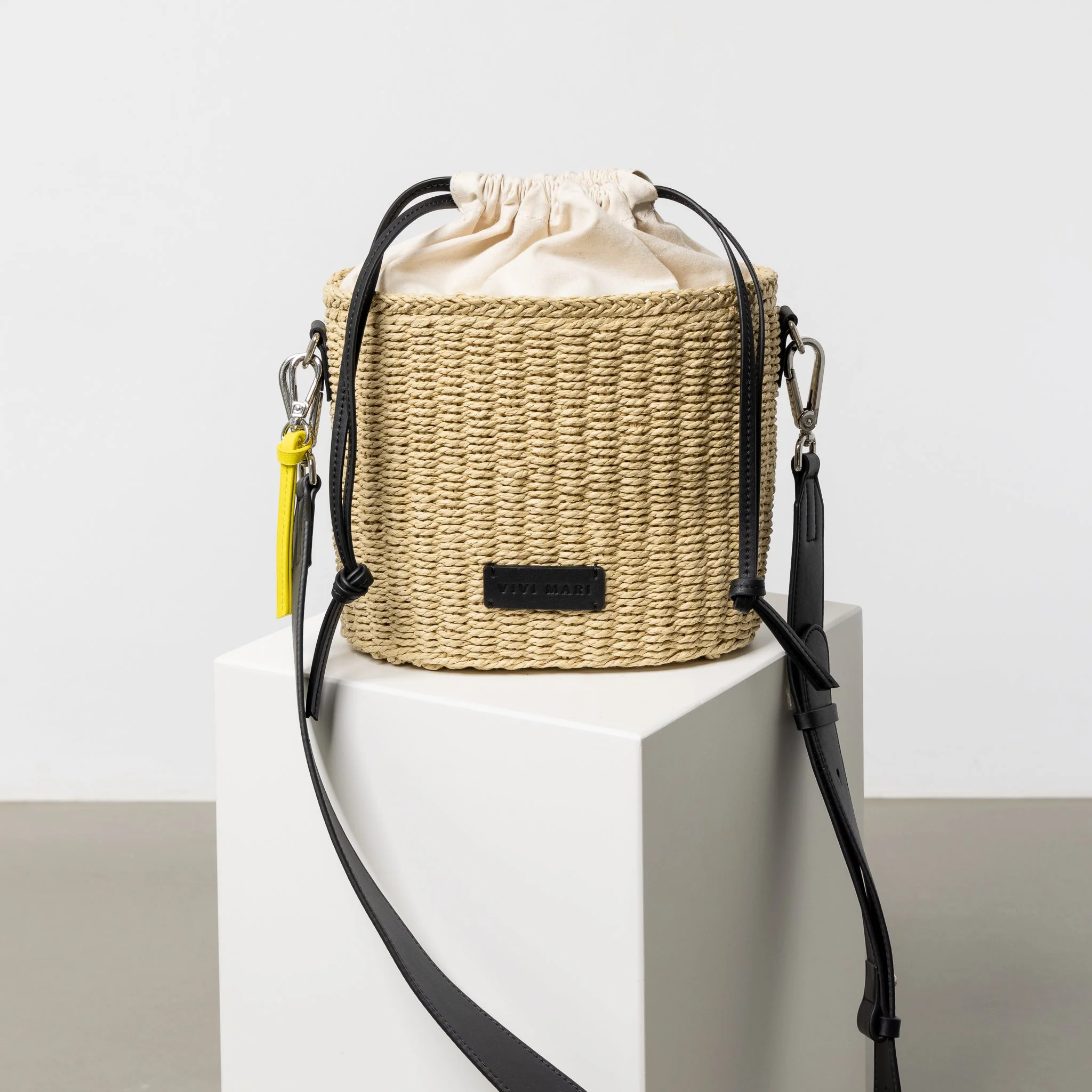 bucket bag straw + basic strap - black - Image 3