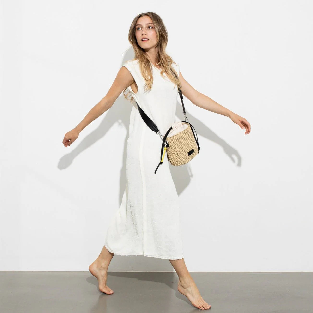 bucket bag straw + basic strap - black - Image 4
