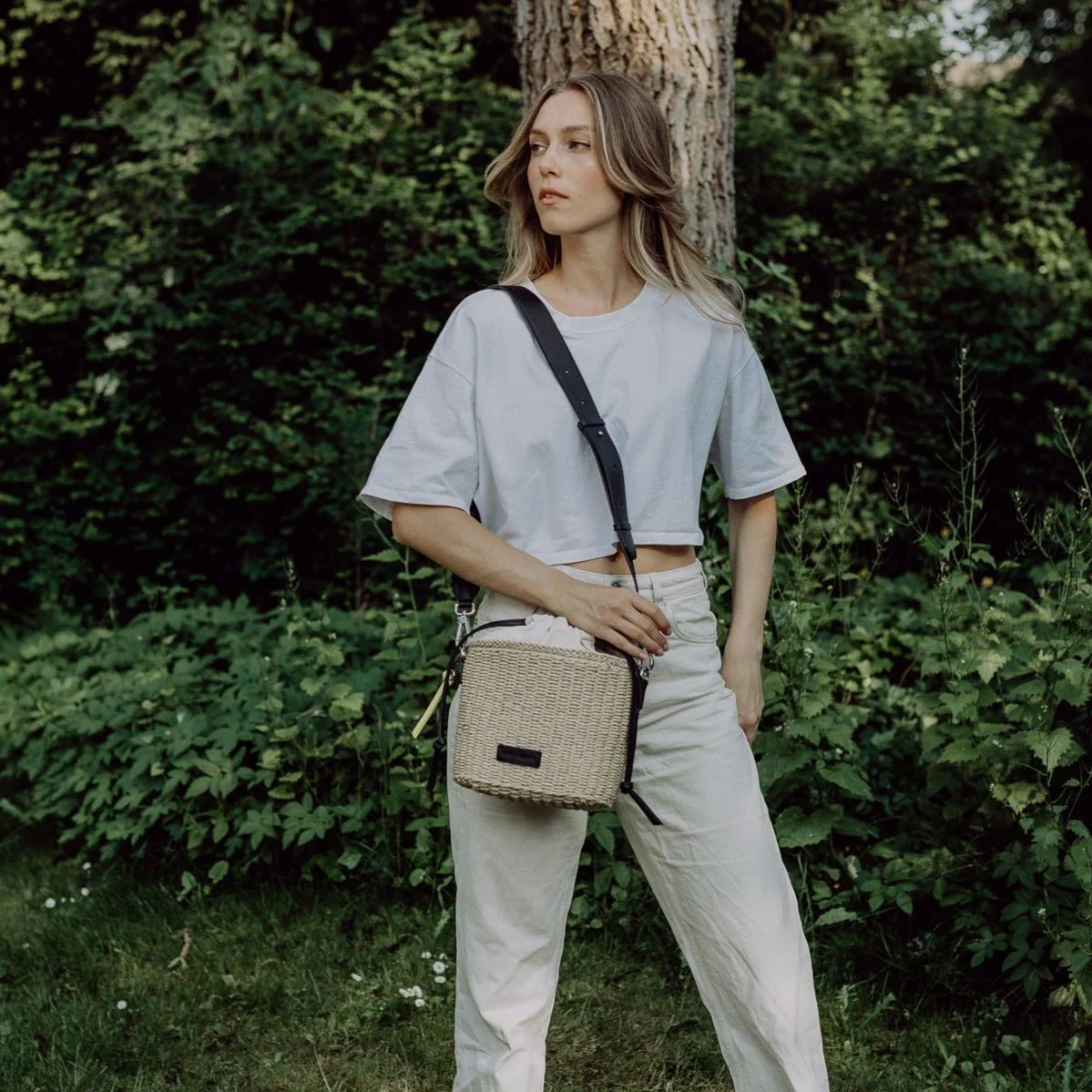 bucket bag straw + basic strap - black - Image 6