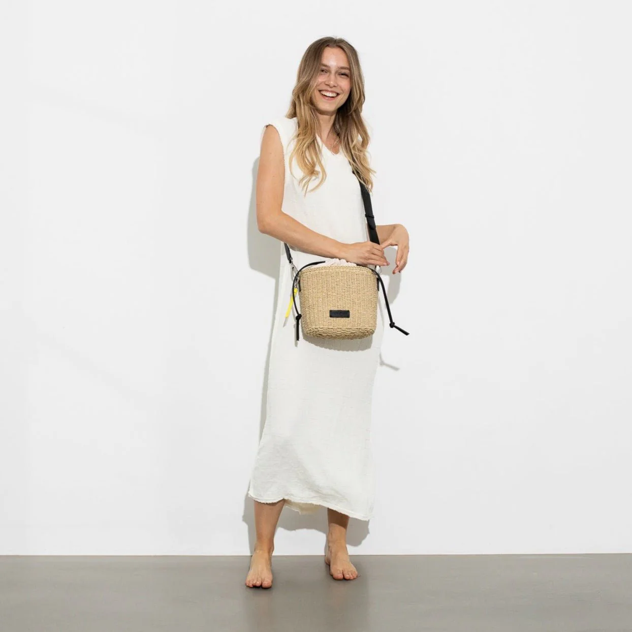 bucket bag straw + basic strap - black - Image 8