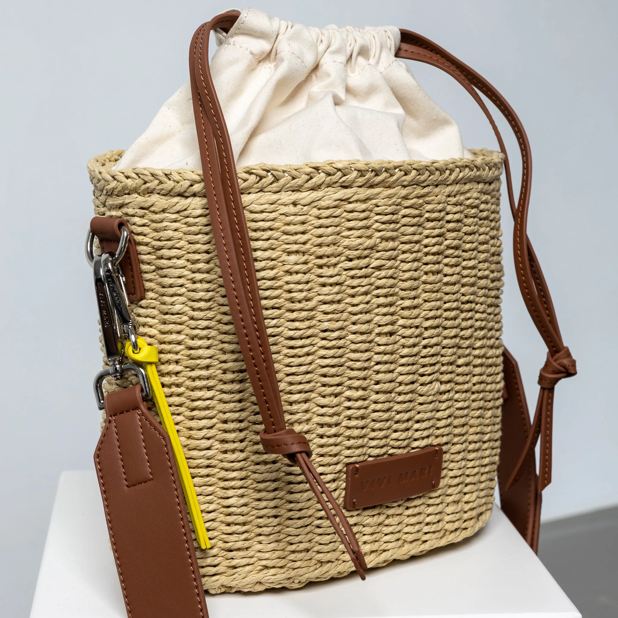 bucket bag straw + strap basic - tan - Image 11
