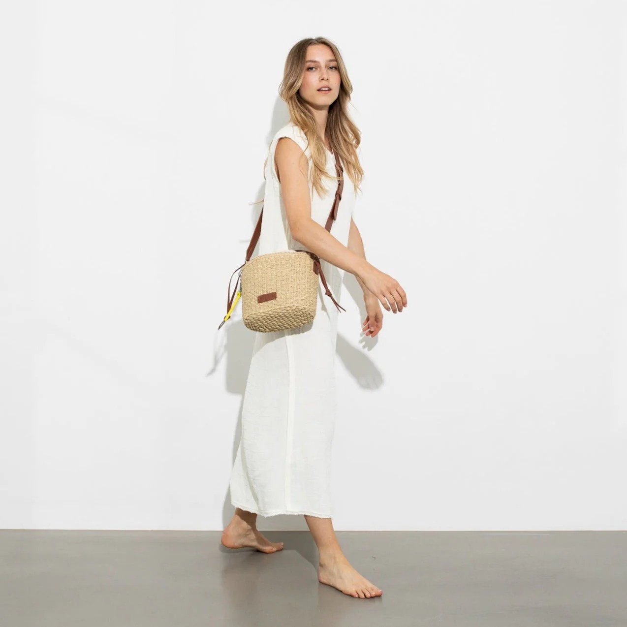 bucket bag straw + strap basic - tan - Image 15