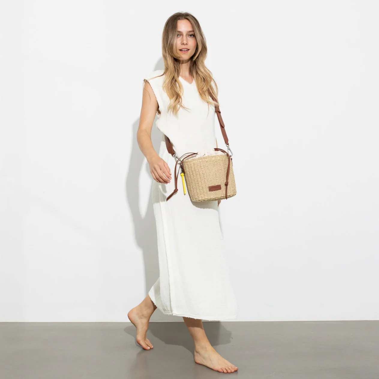bucket bag straw + strap basic - tan - Image 17