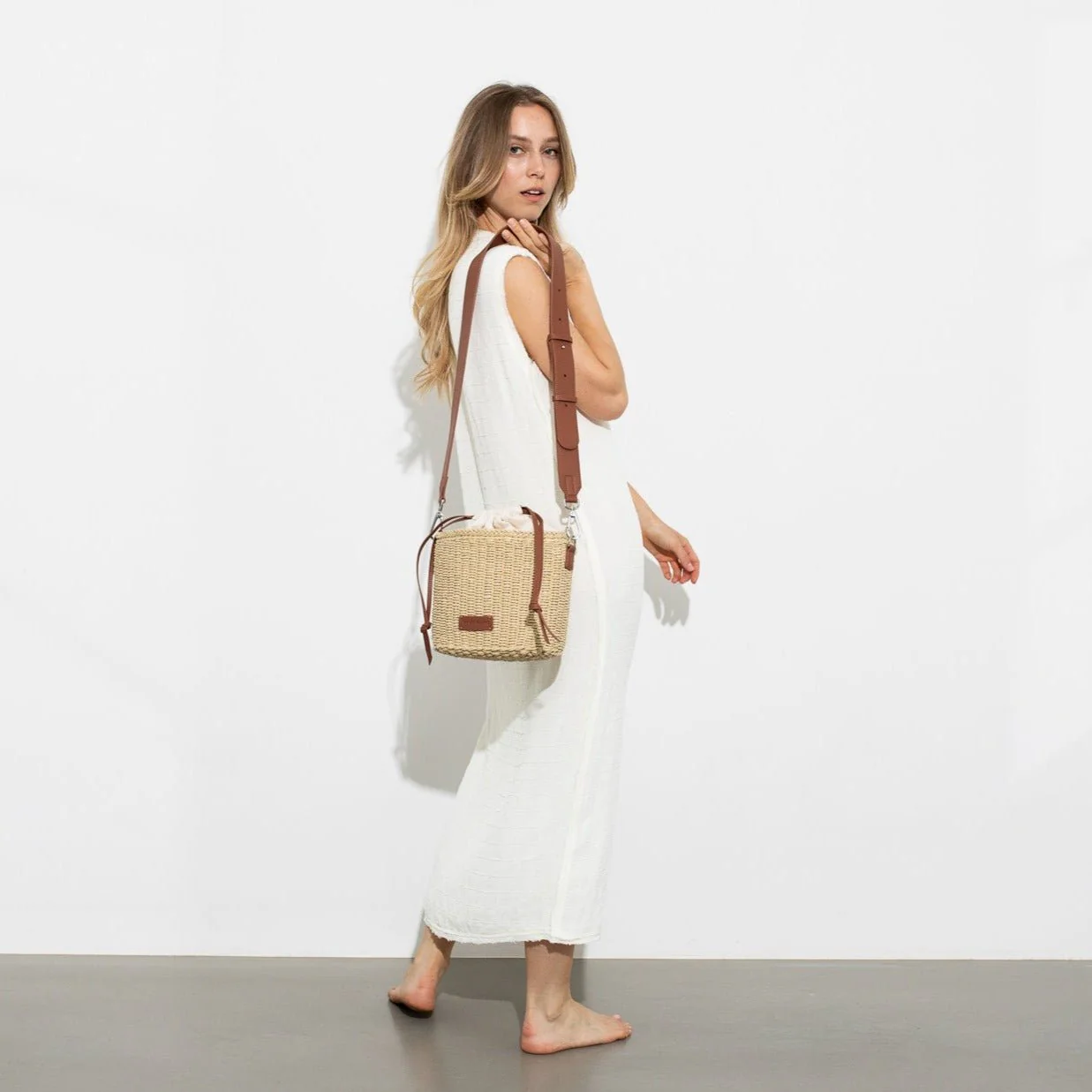bucket bag straw + strap basic - tan - Image 23