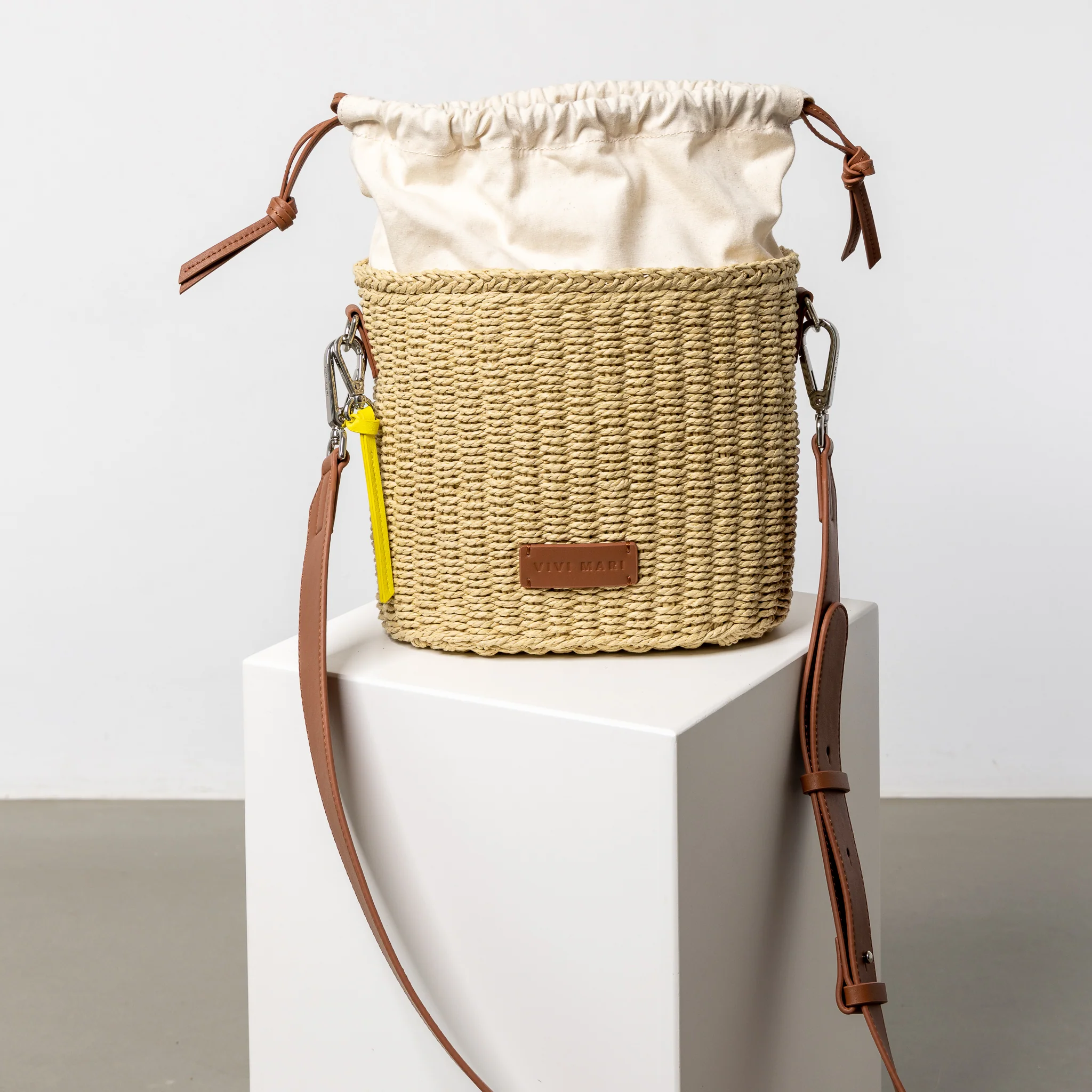 bucket bag straw + strap basic - tan - Image 24