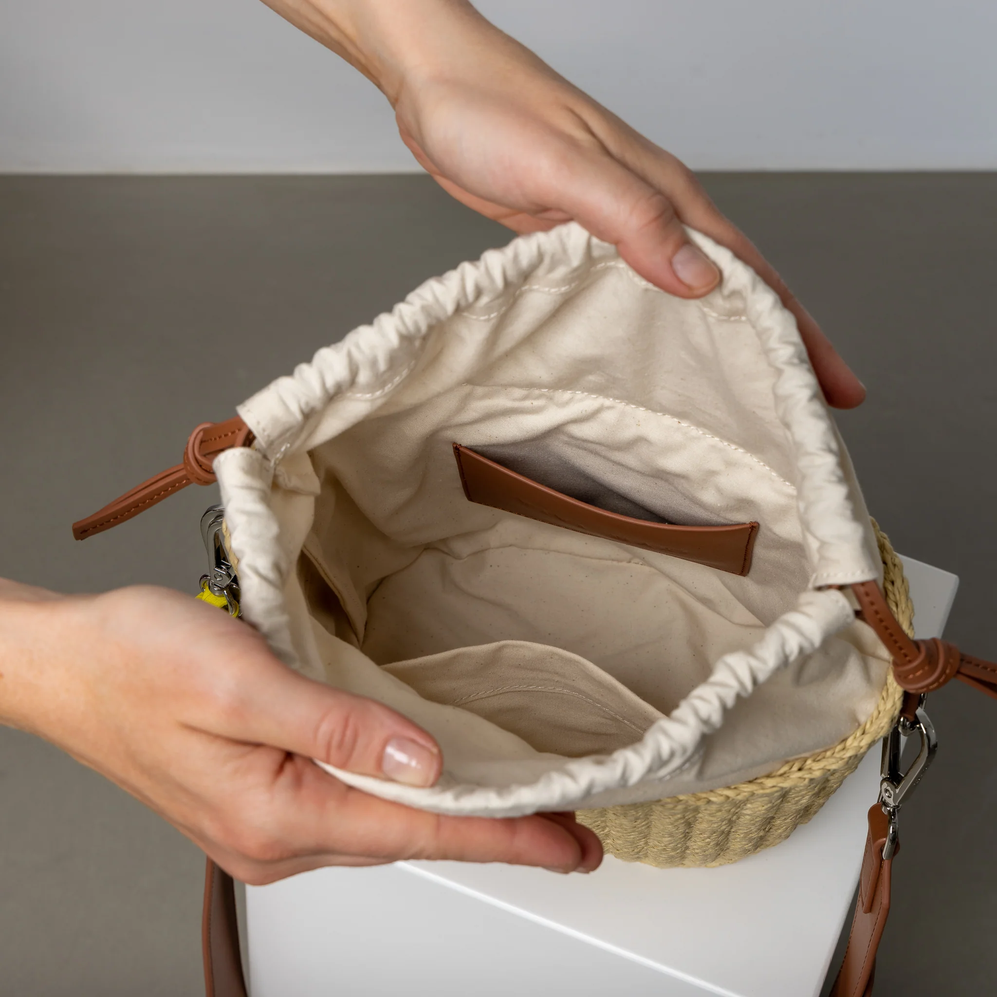 bucket bag straw + strap basic - tan - Image 27