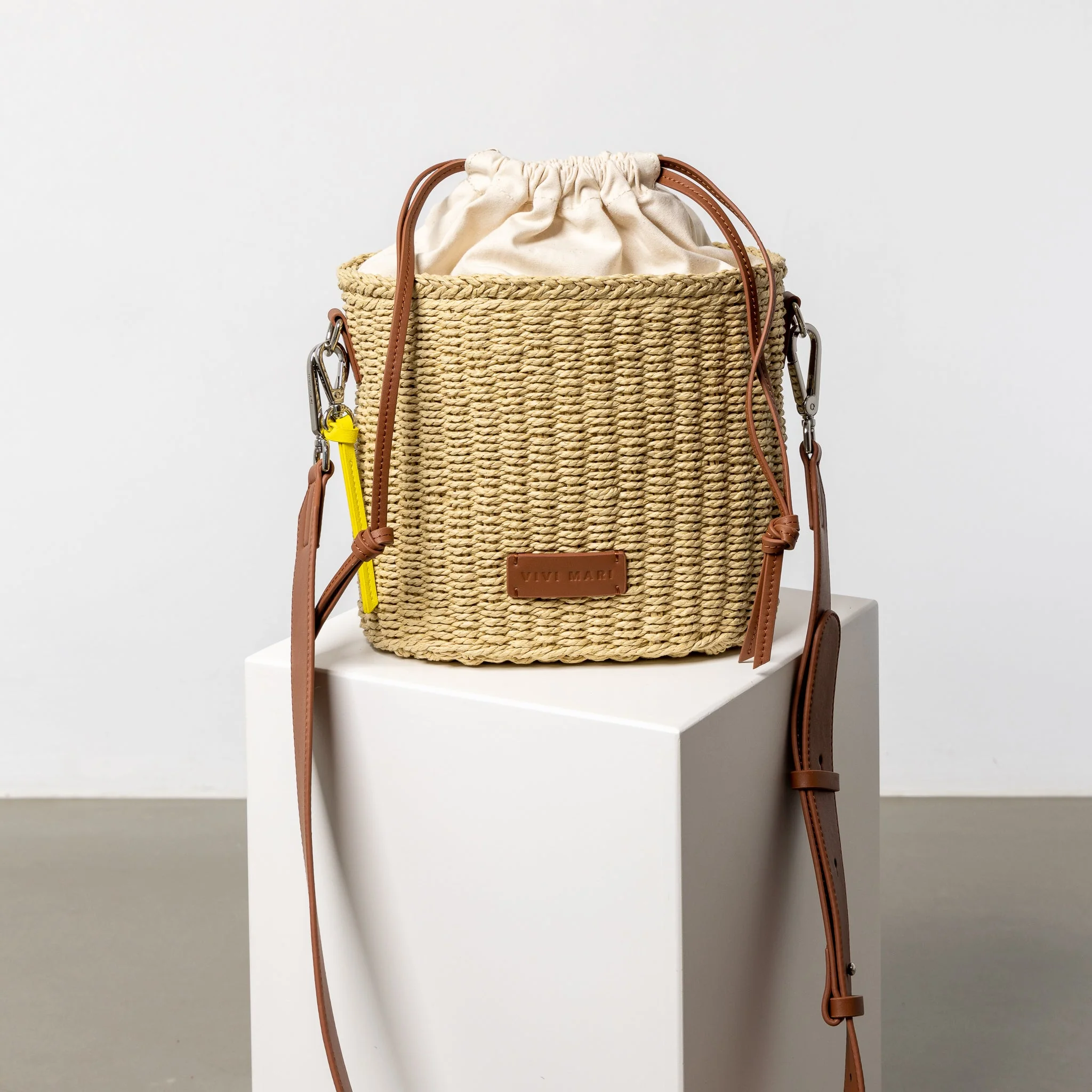 bucket bag straw + strap basic - tan - Image 3