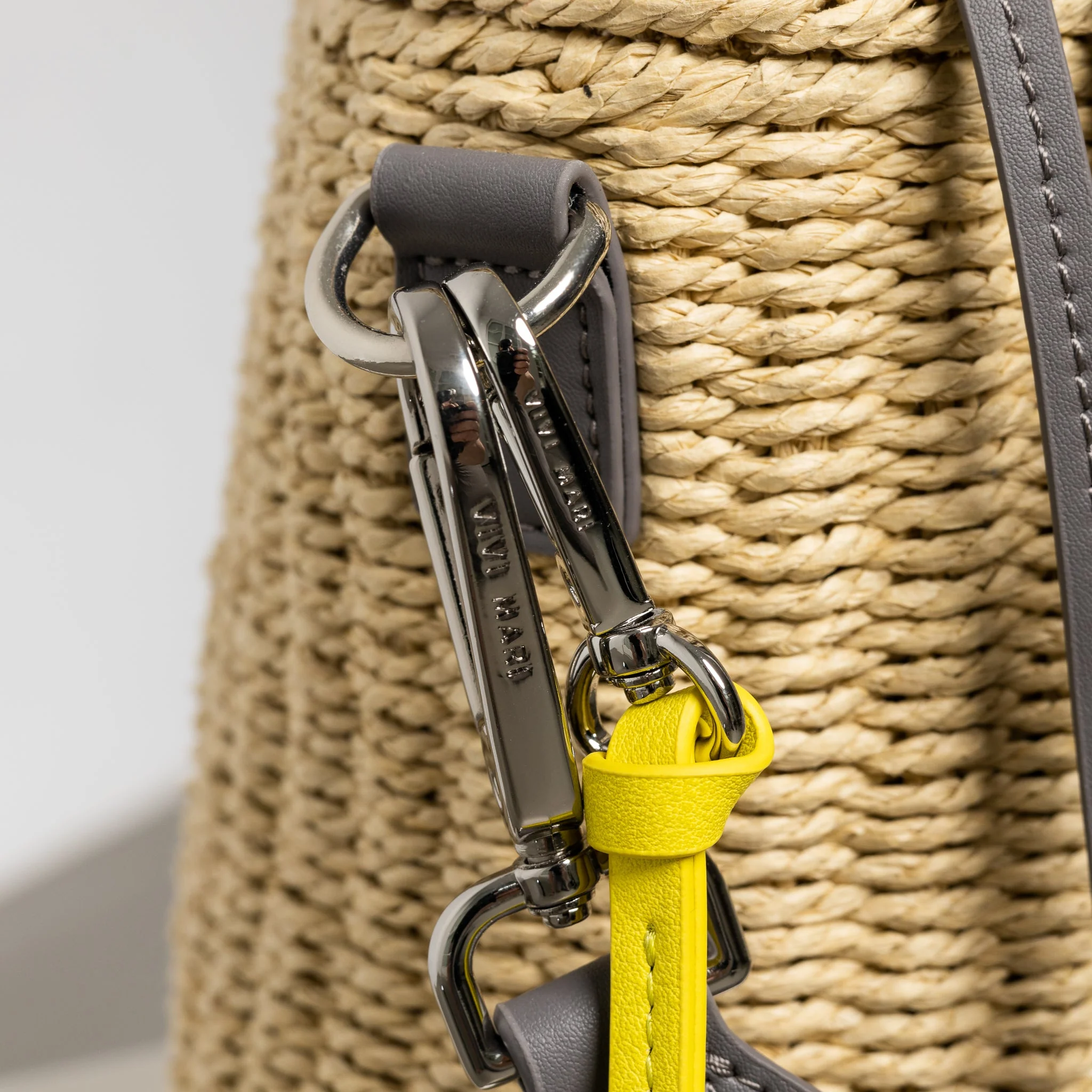 bucket bag straw + basic strap - taupe - Image 12