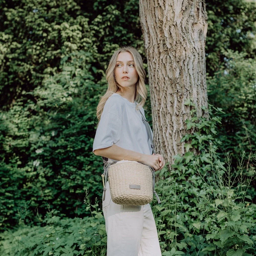 bucket bag straw + basic strap - taupe - Image 15