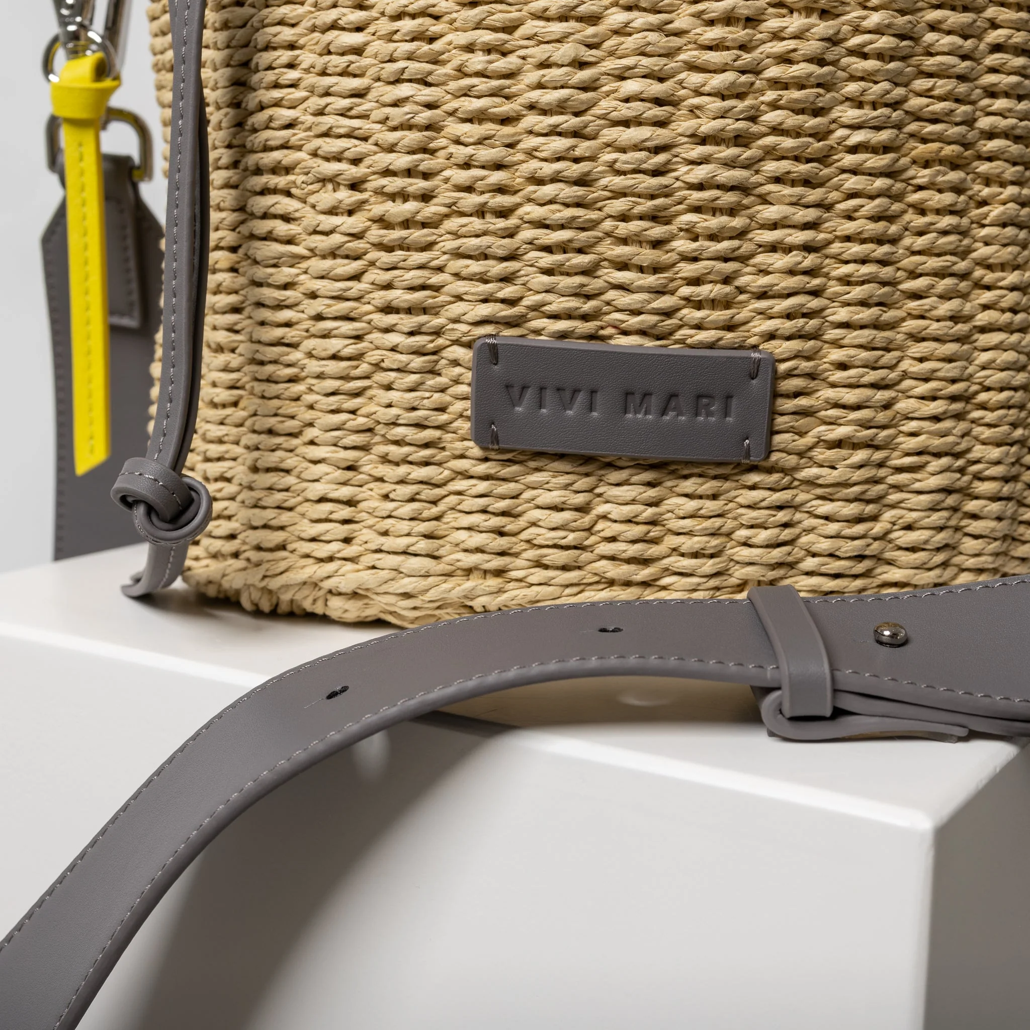 bucket bag straw + basic strap - taupe - Image 5
