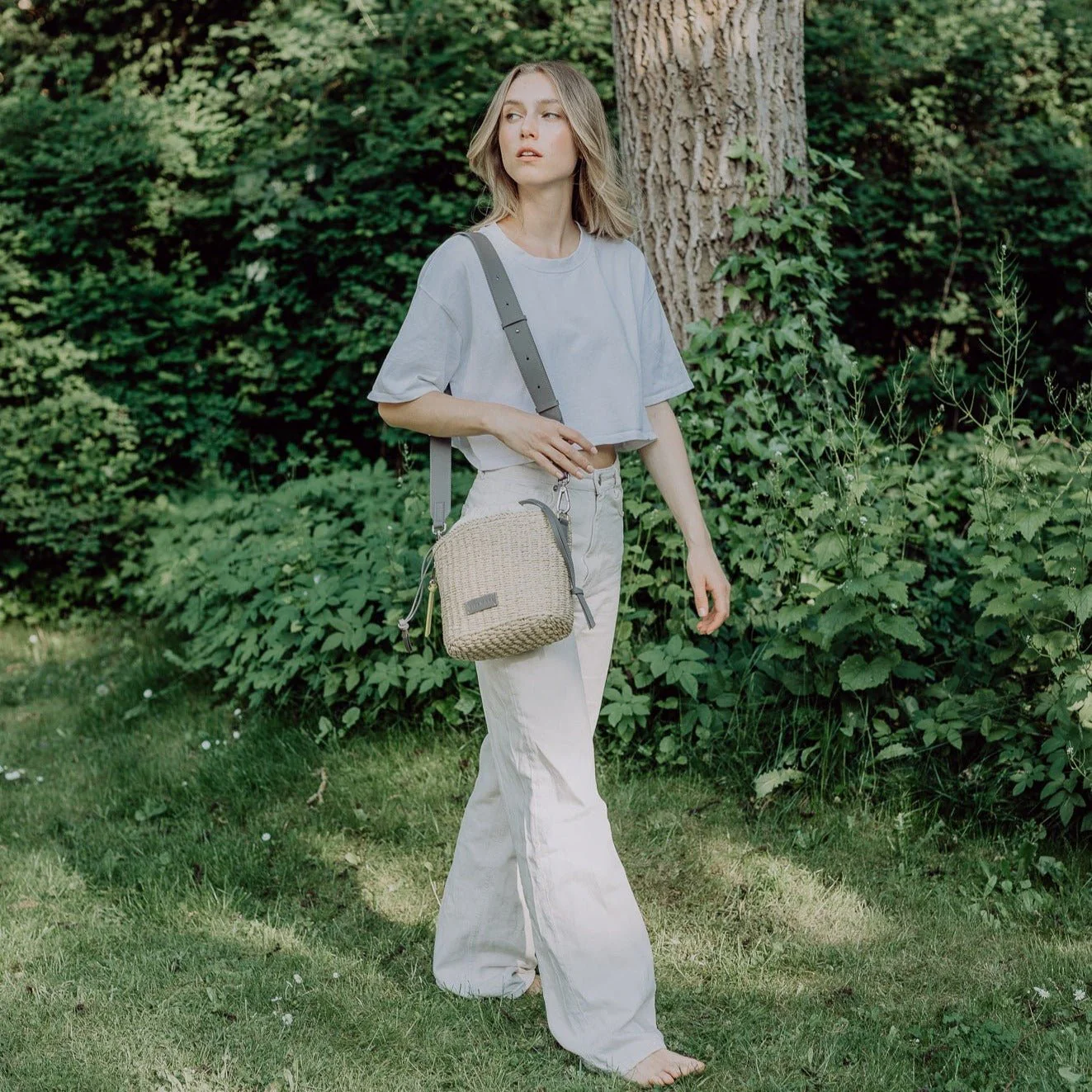 bucket bag straw + basic strap - taupe - Image 9