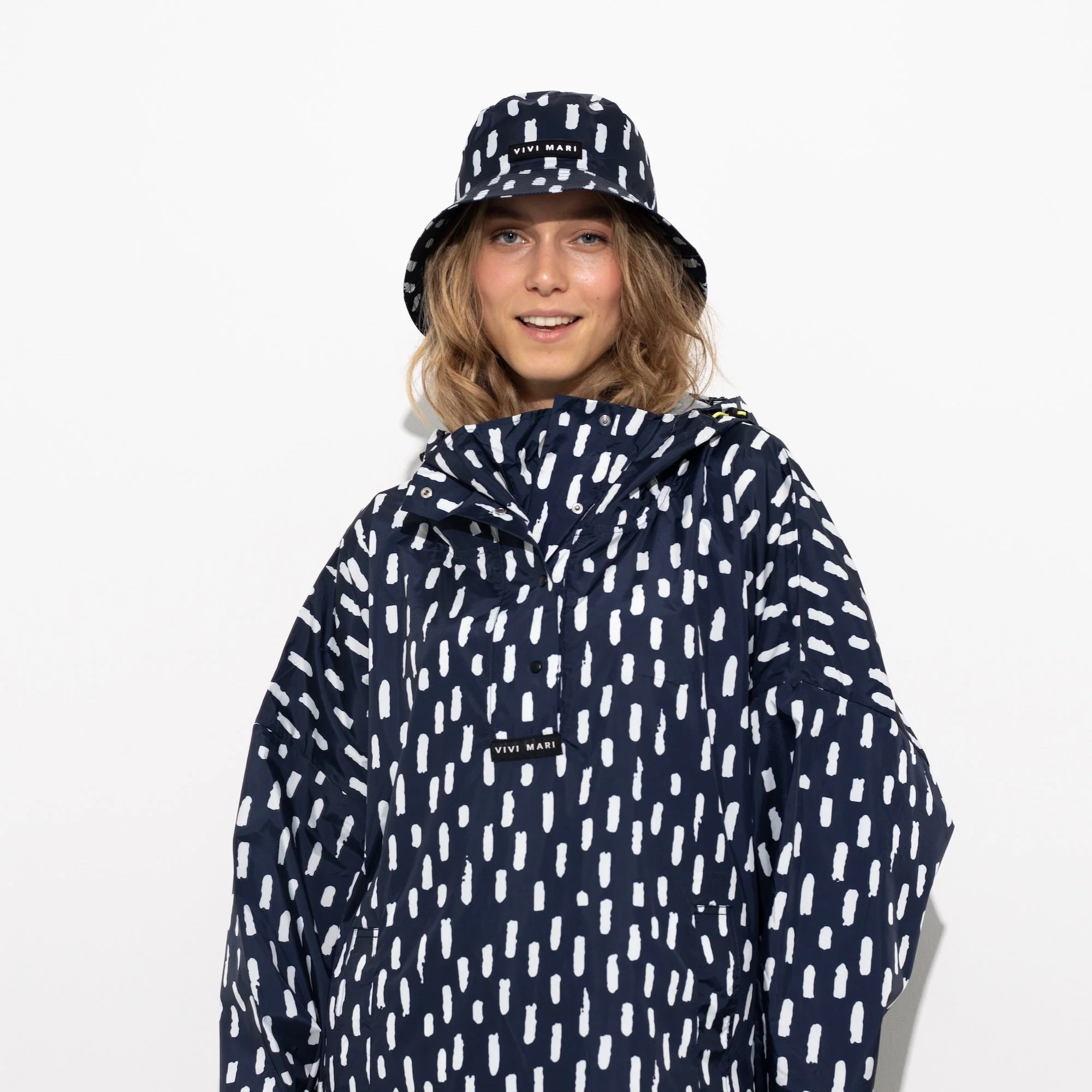 Bucket Hat drops navy/white - Image 4