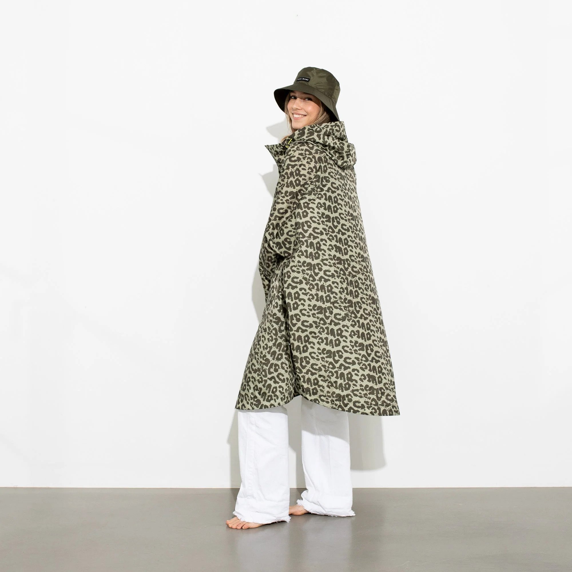Bucket Hat solid olive - Image 3