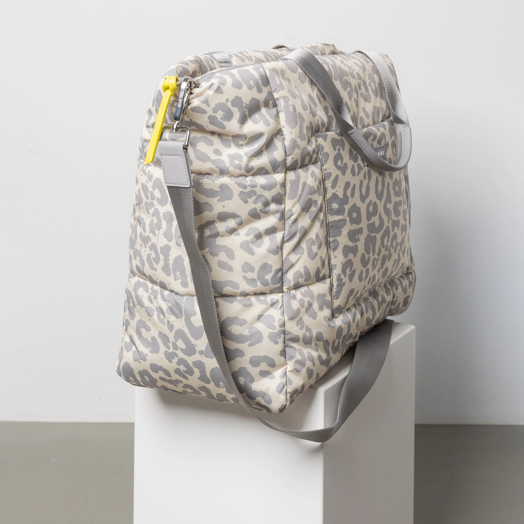 padded tote bag large + strap basic woven slim - leo splashes grey/sand - Image 3