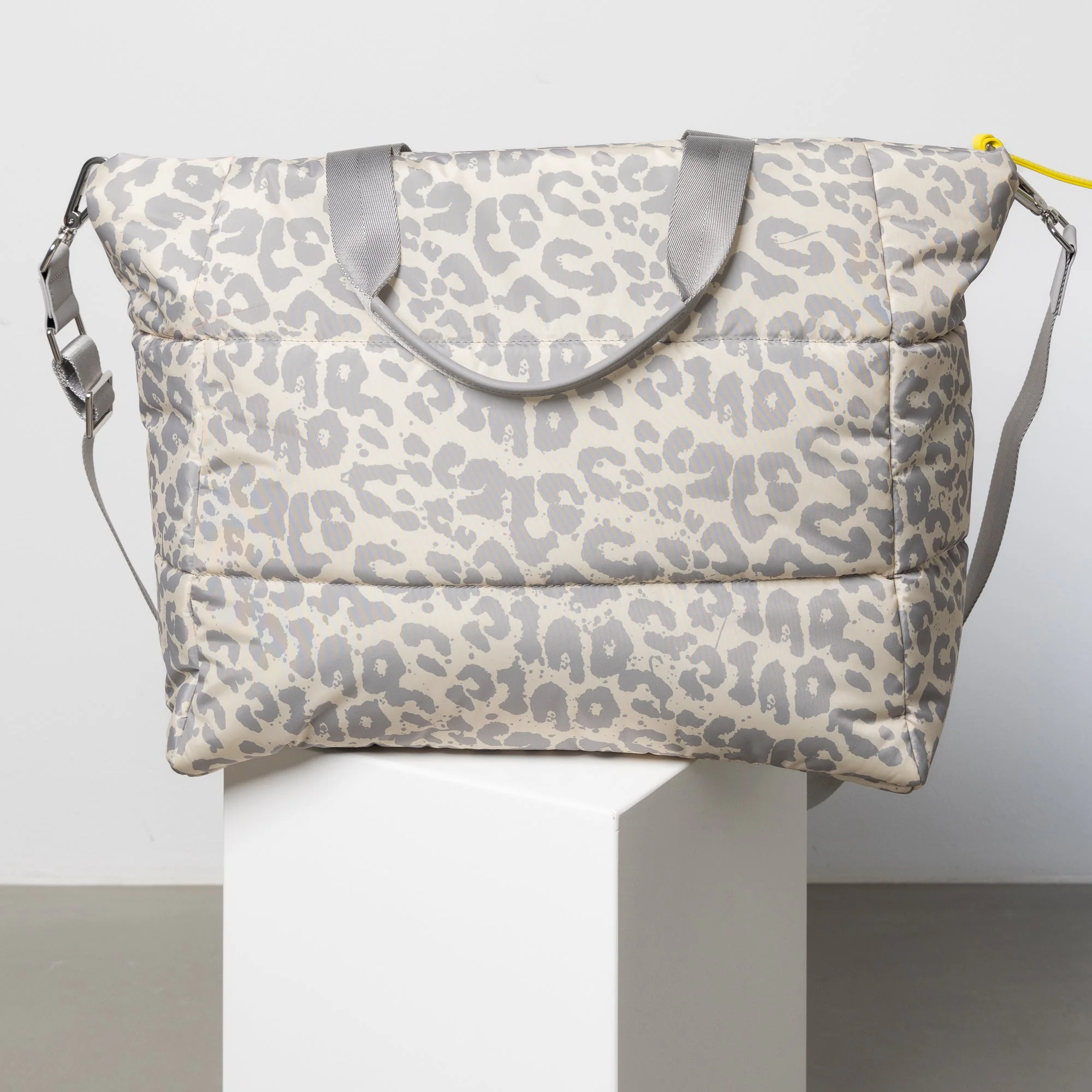 padded tote bag large + strap basic woven slim - leo splashes grey/sand - Image 4
