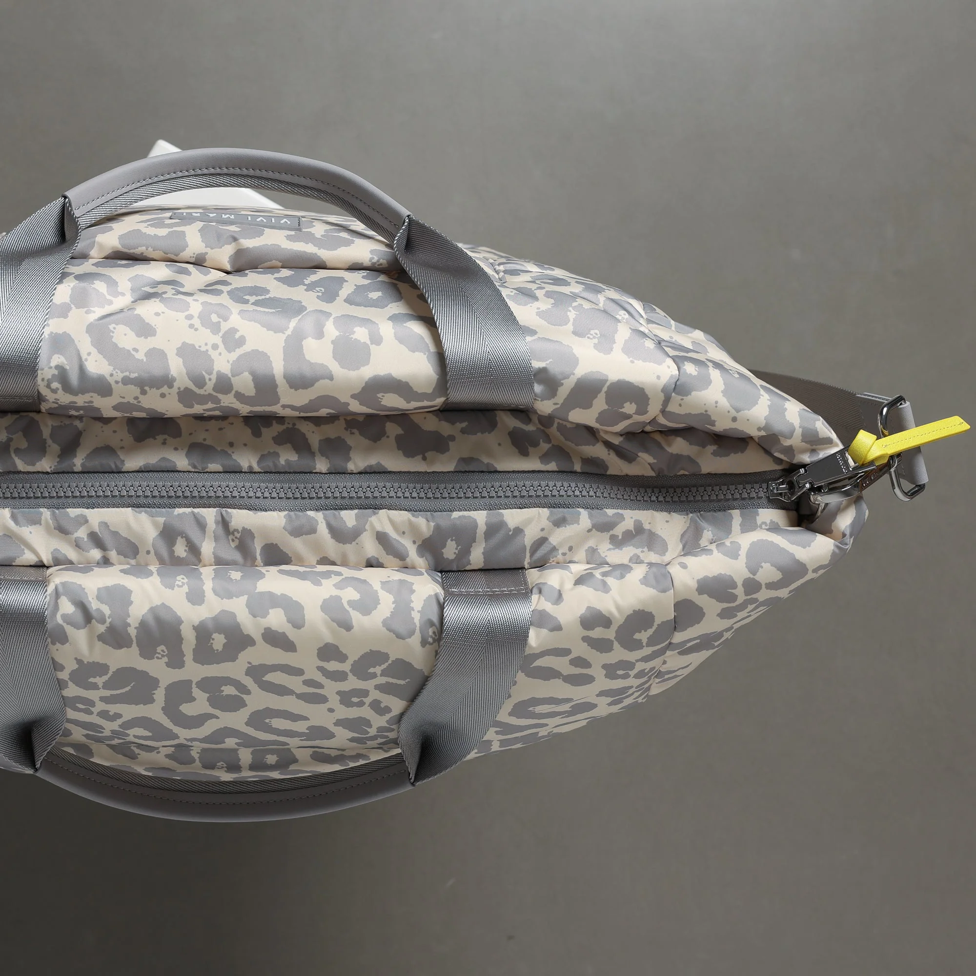 padded tote bag large + strap basic woven slim - leo splashes grey/sand - Image 9