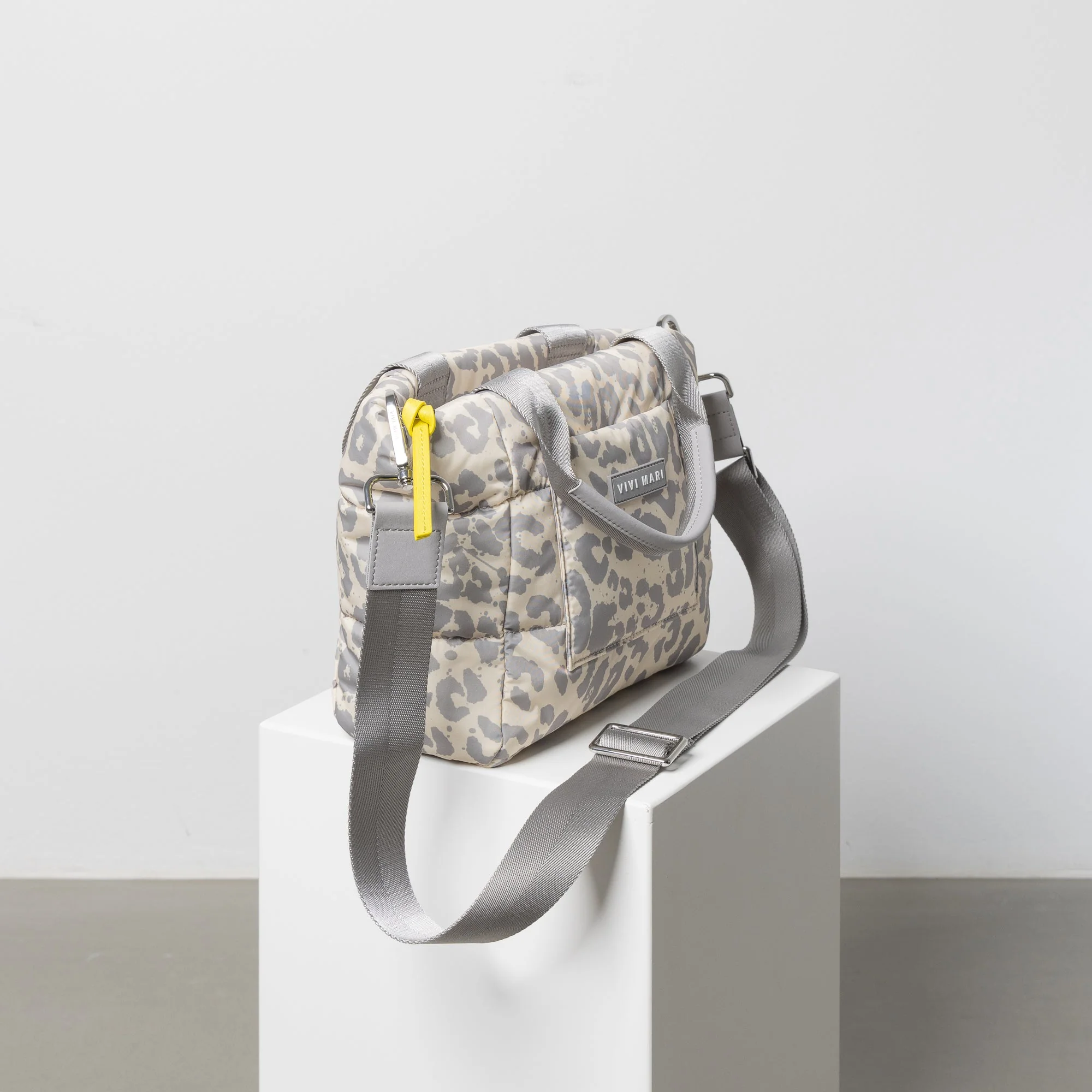 padded tote bag small + strap basic woven slim - leo splashes grey/sand - Image 3