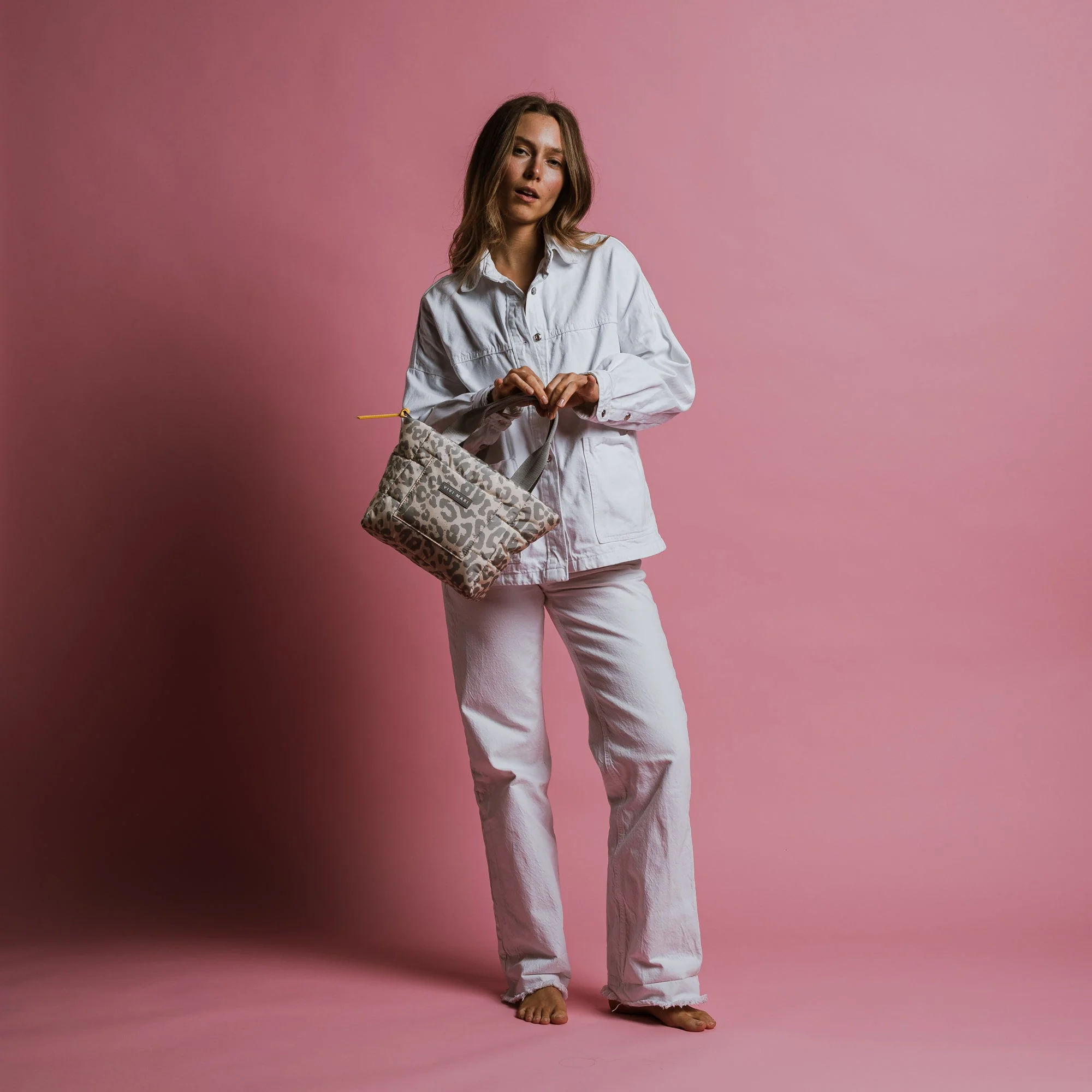padded tote bag small + strap basic woven slim - leo splashes grey/sand - Image 4