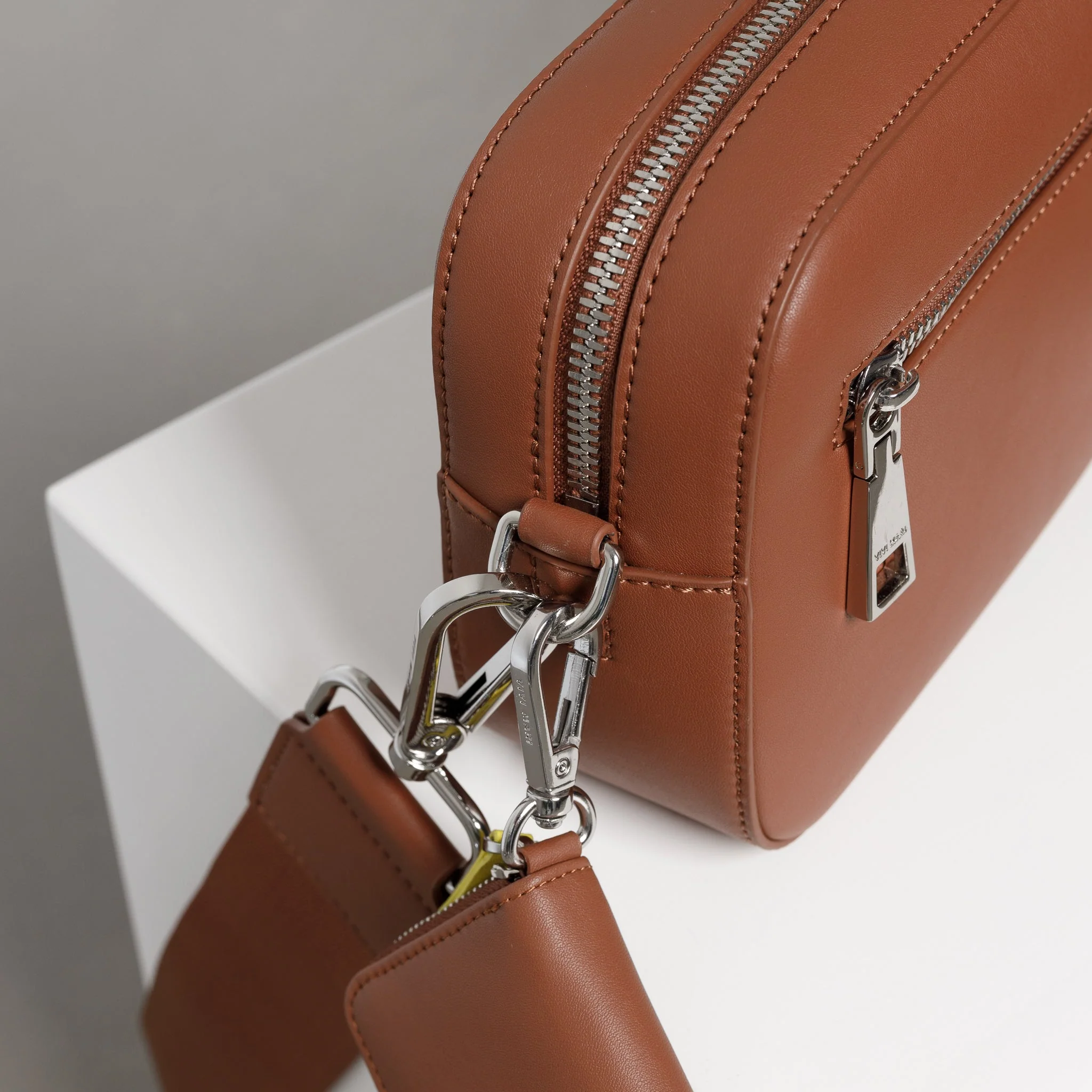crossbody bag small + strap basic woven - tan - Image 10