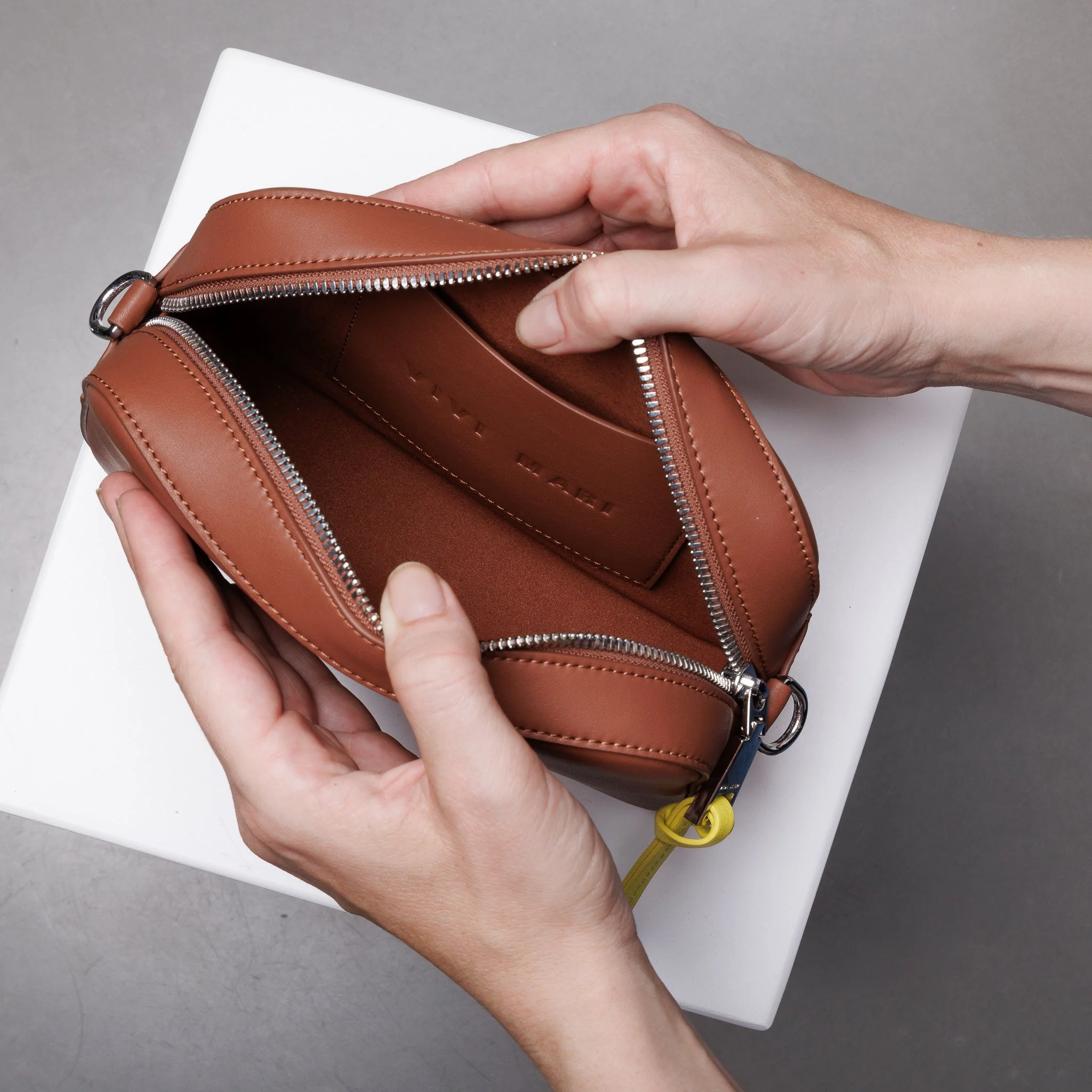 crossbody bag small + strap basic woven - tan - Image 11