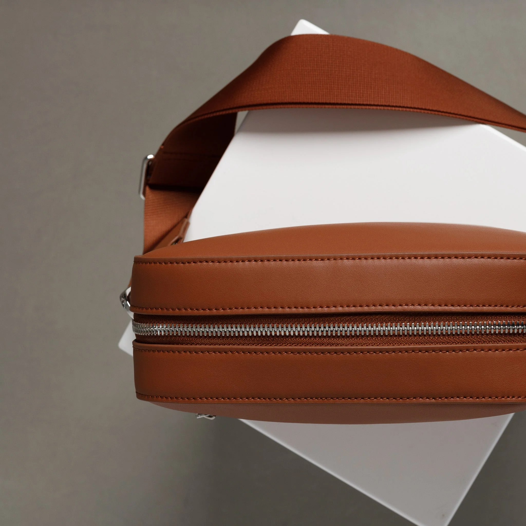 crossbody bag + strap basic woven - tan - Image 11