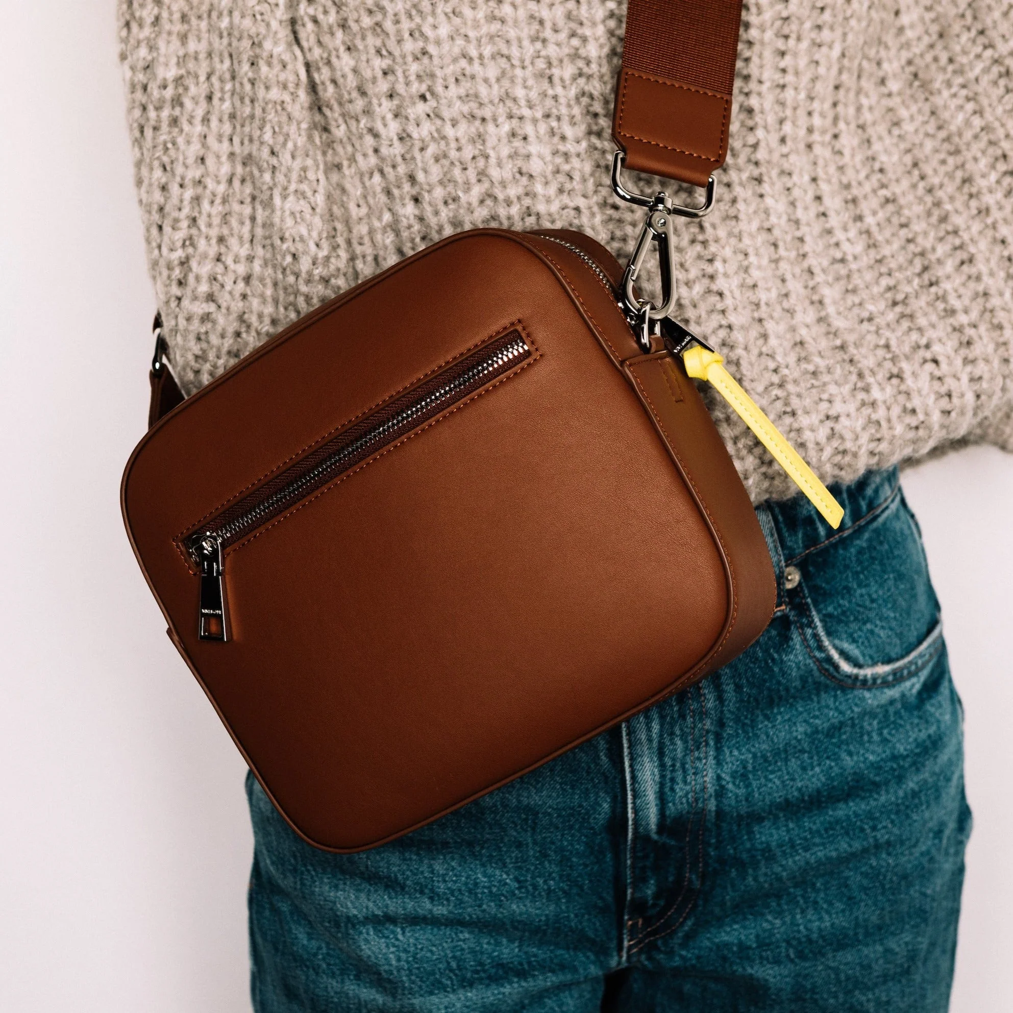 crossbody bag + strap basic woven - tan - Image 20