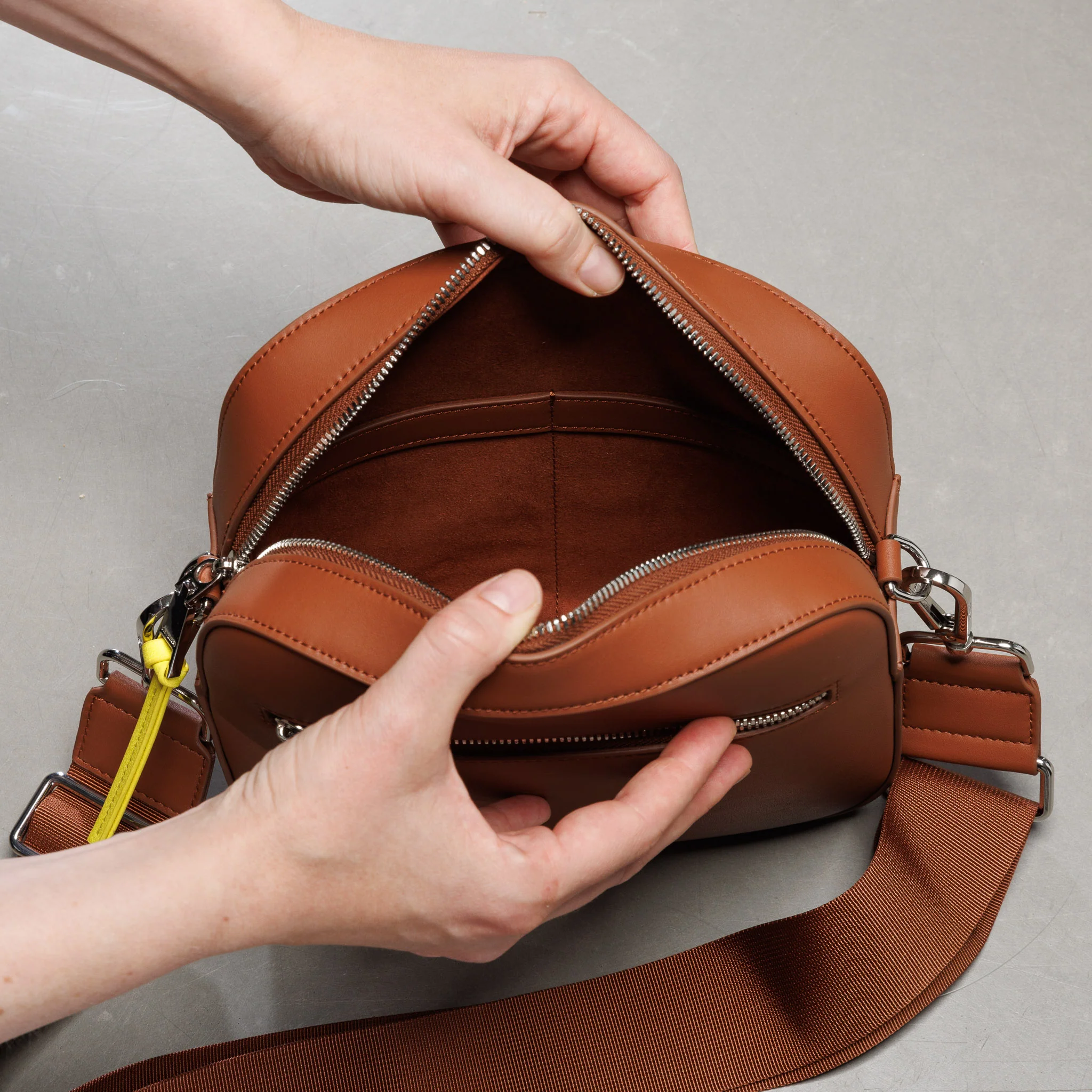crossbody bag + strap basic woven - tan - Image 22