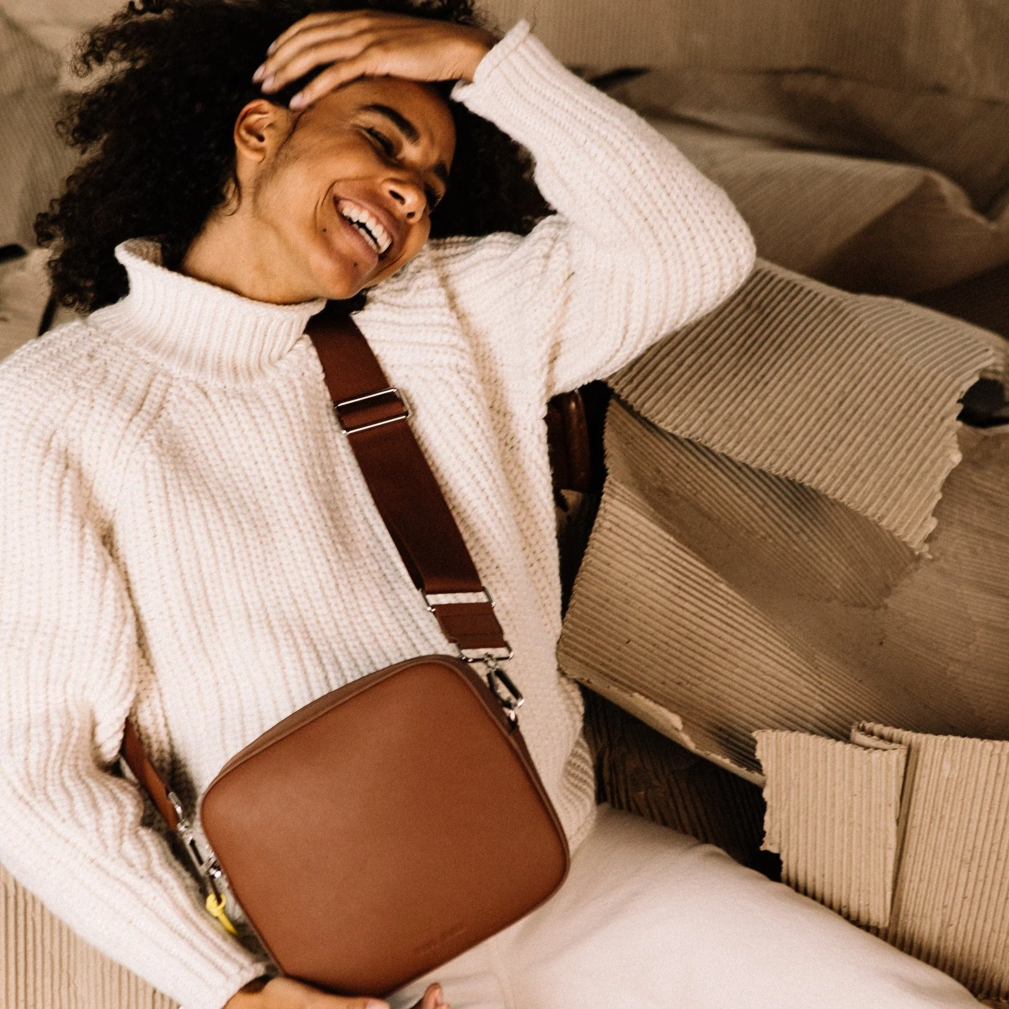 crossbody bag + strap basic woven - tan - Image 25