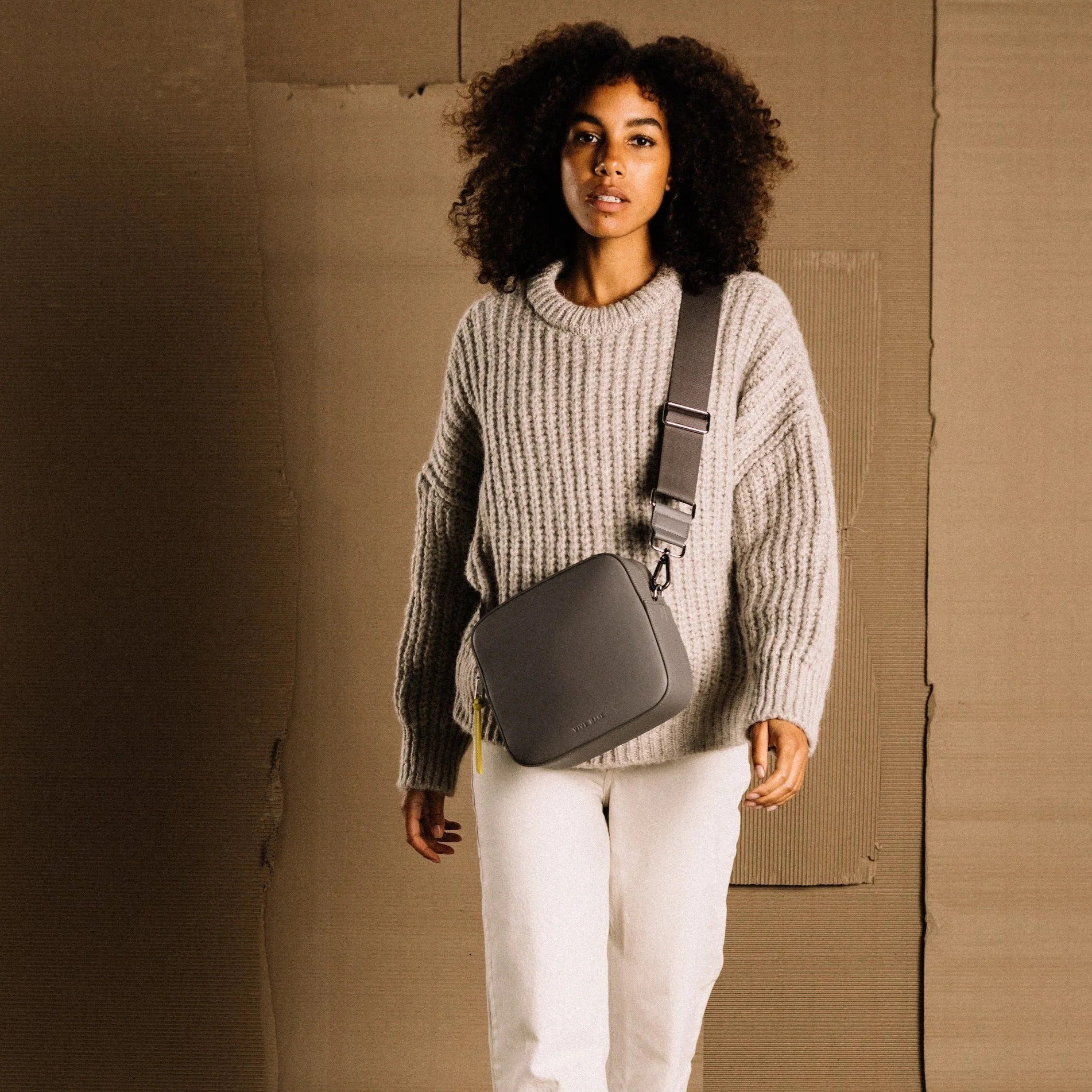 crossbody bag + strap basic woven - taupe - Image 13