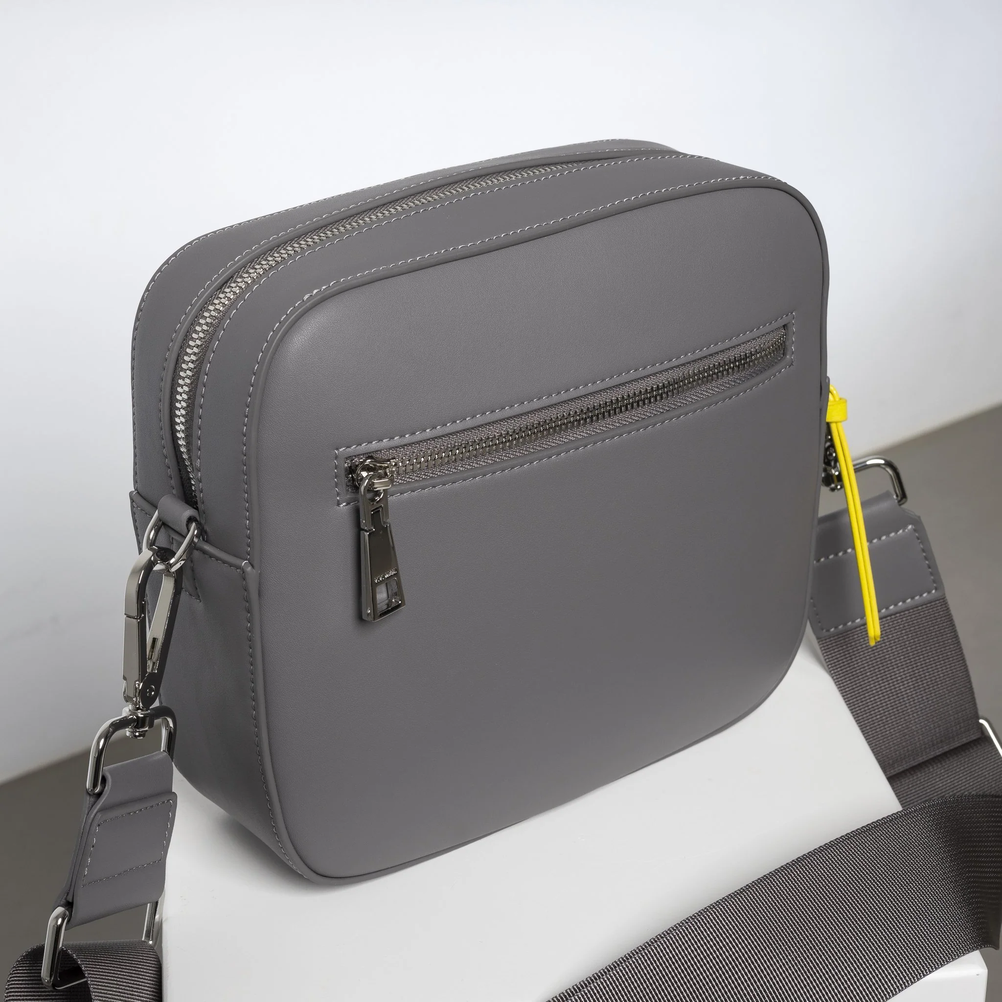 crossbody bag + strap basic woven - taupe - Image 17