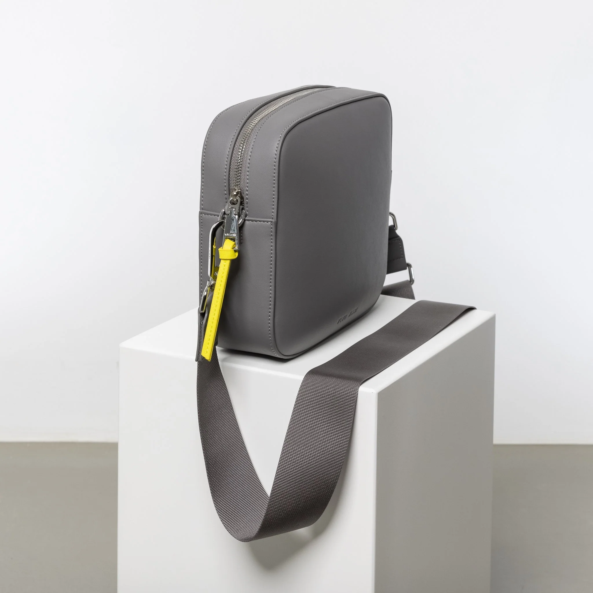 crossbody bag + strap basic woven - taupe - Image 18