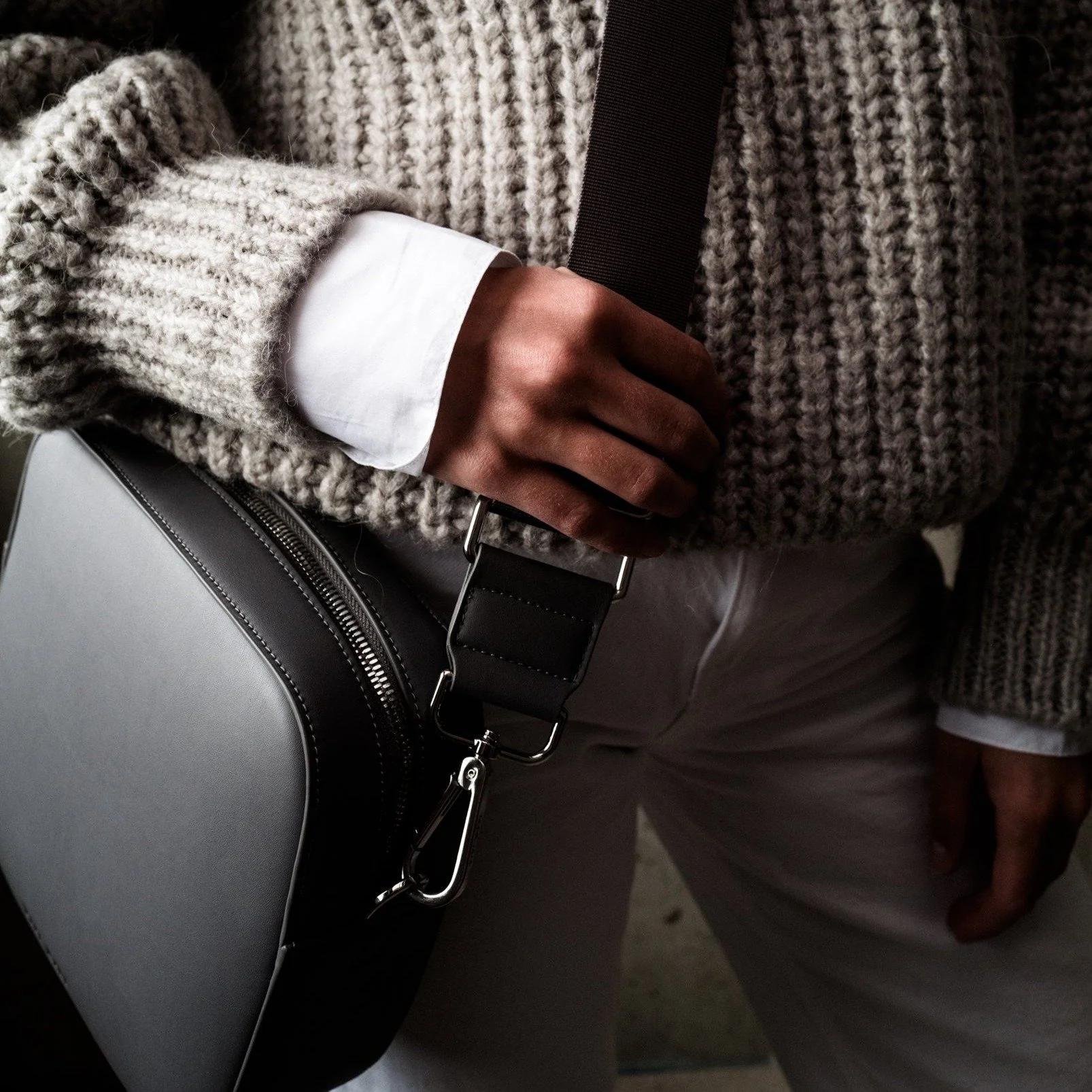 crossbody bag + strap basic woven - taupe - Image 24