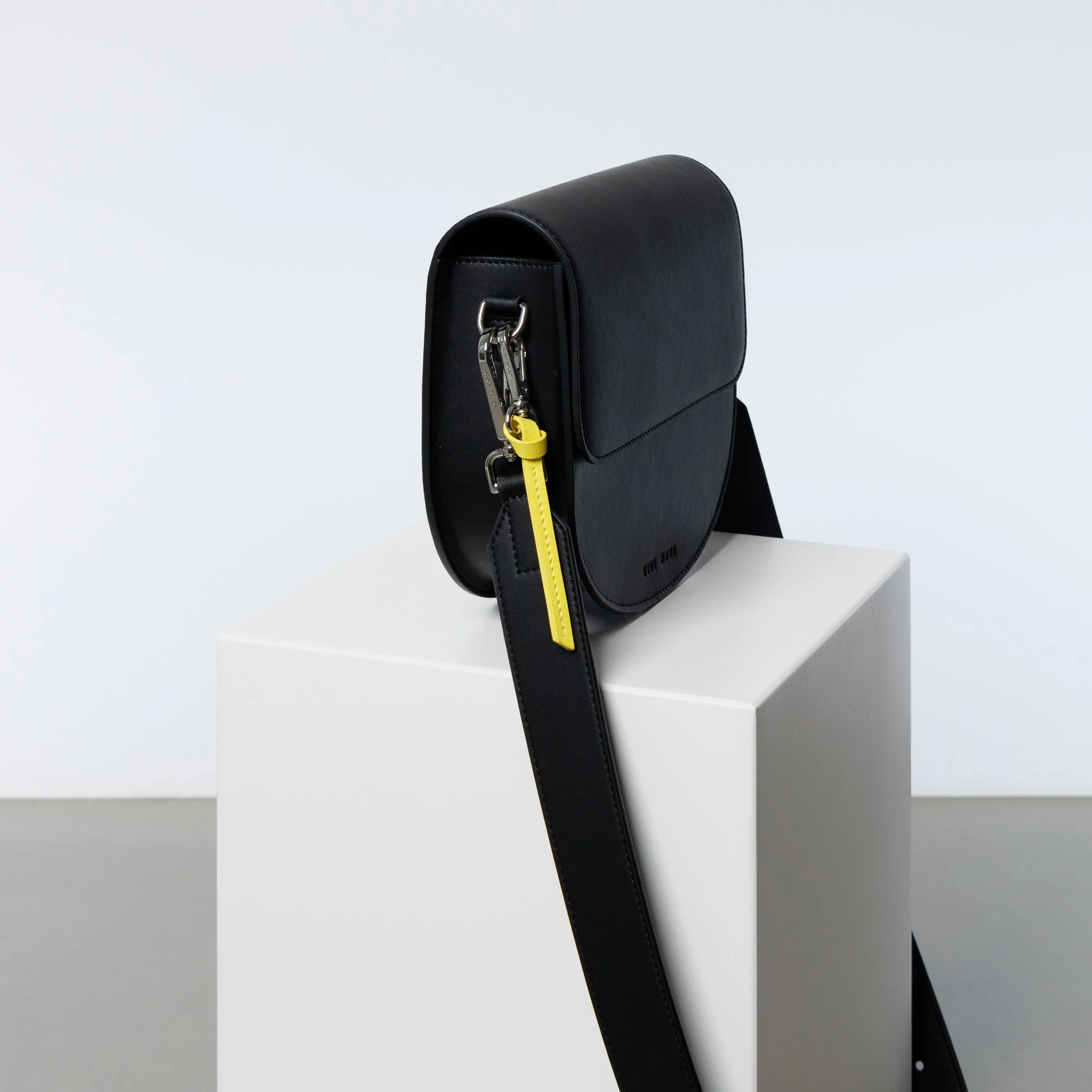 halfmoon bag + strap basic belt - black - Image 5